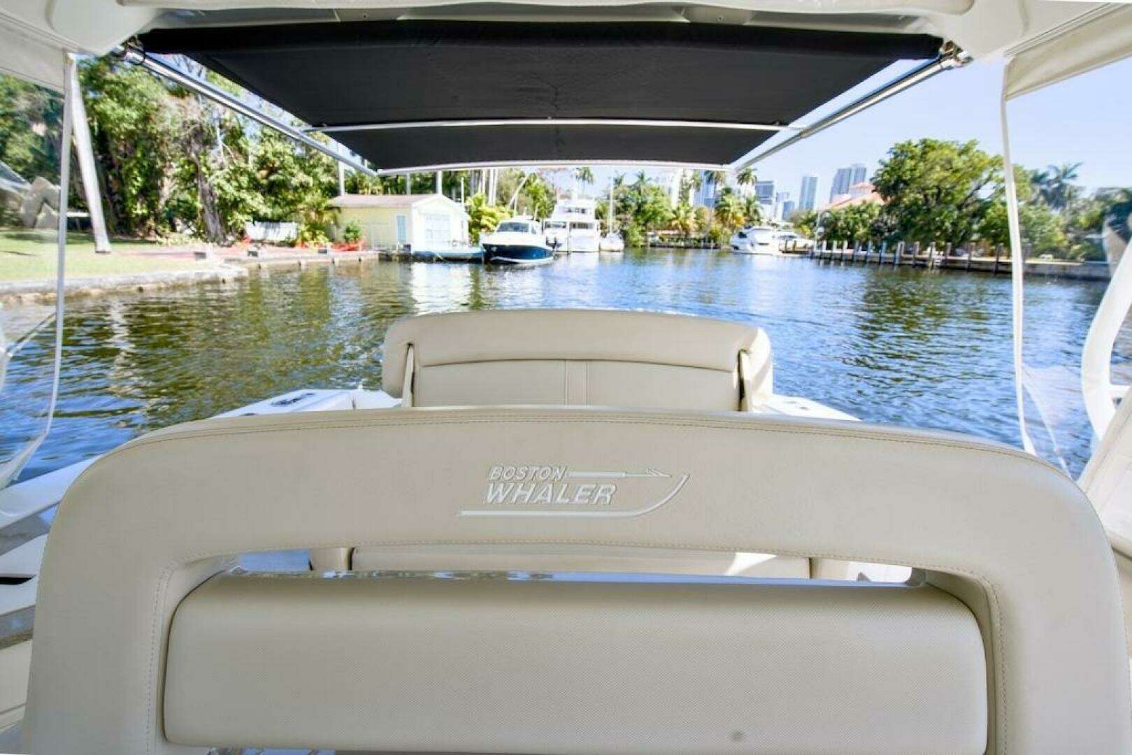2019 Boston Whaler 350 Realm - Image 22