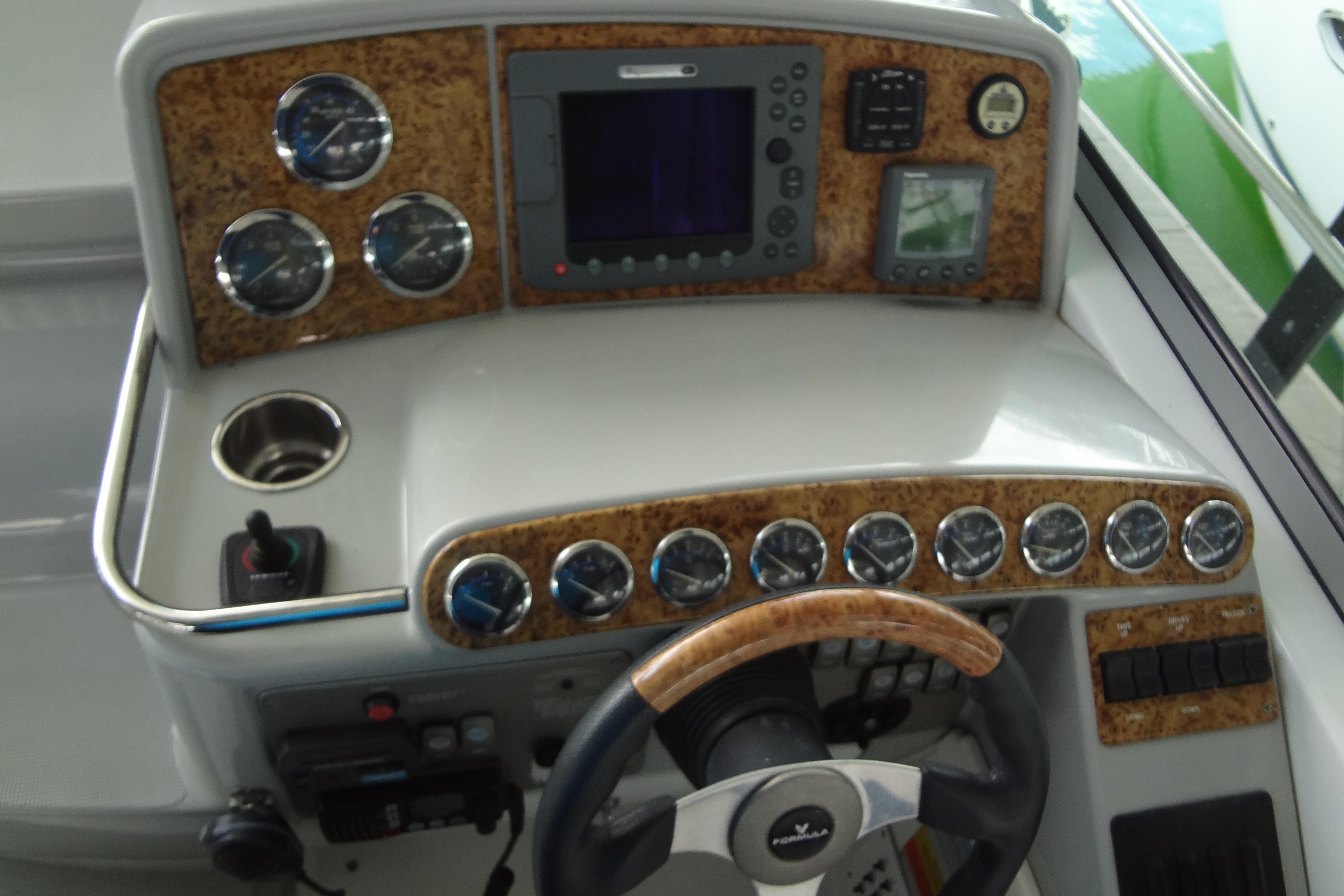 2007 Formula 34 Performance Cruiser dashboard with gauges and navigation controls.
