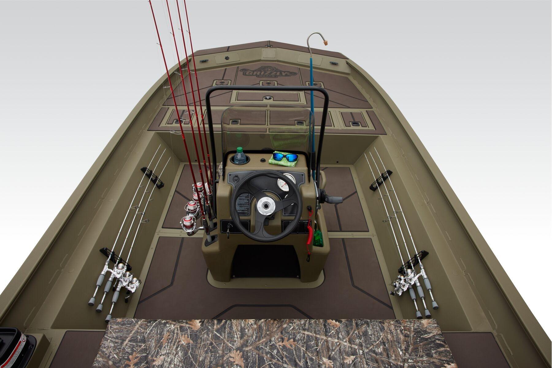 2026 Tracker Grizzly 2072 CC - 22