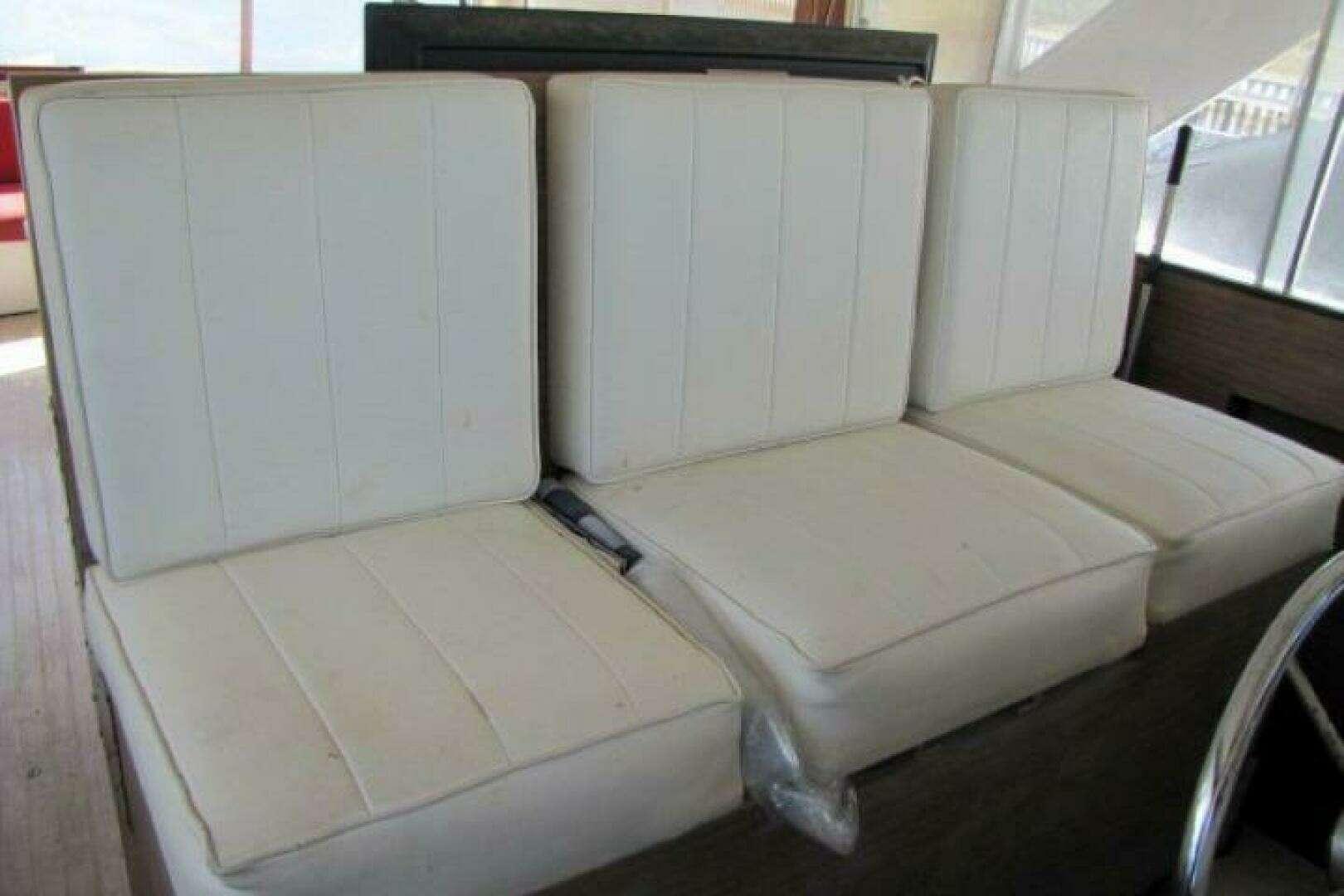 1973 Chris-Craft 55 Commander - Image 17