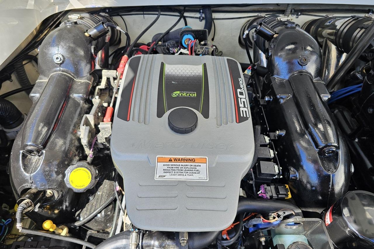 Engine of a 2014 Formula 292 FASTech boat, featuring a MerCruiser 350 MAG.