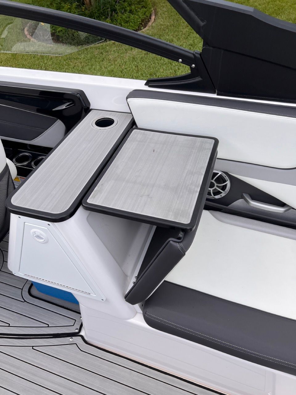 2023 Yamaha Boats 252S - 38