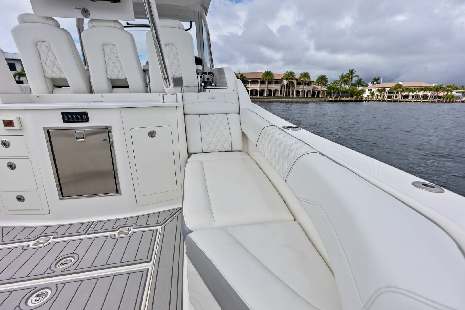 2022 Regal 33 SAV - Image 26