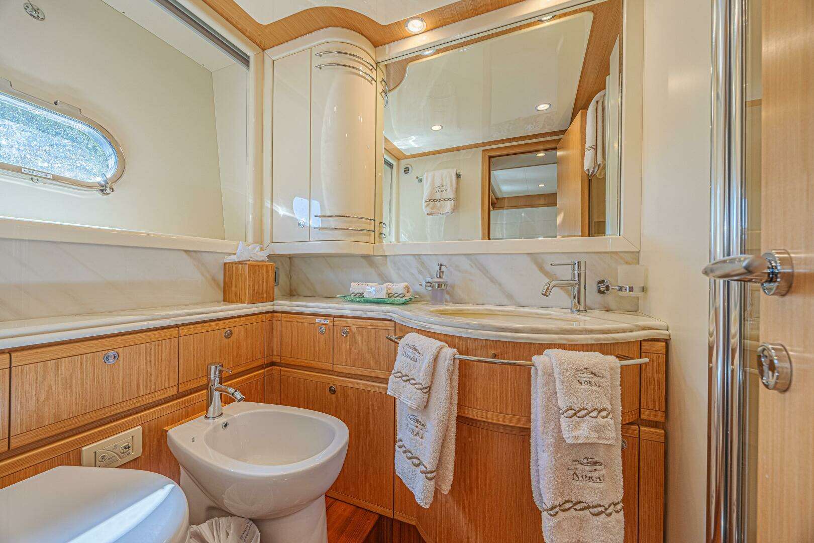 2011 Ferretti Yachts 830 - Image 61