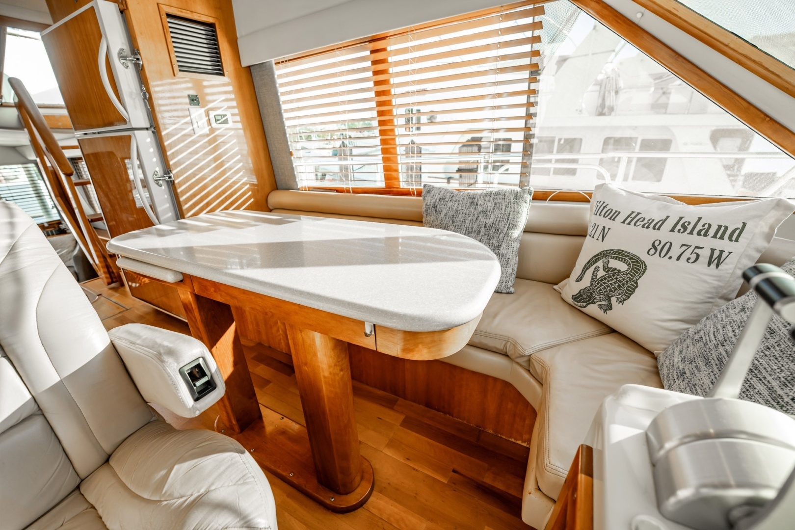 2004 Navigator 5700 Rival Pilothouse - Image 25