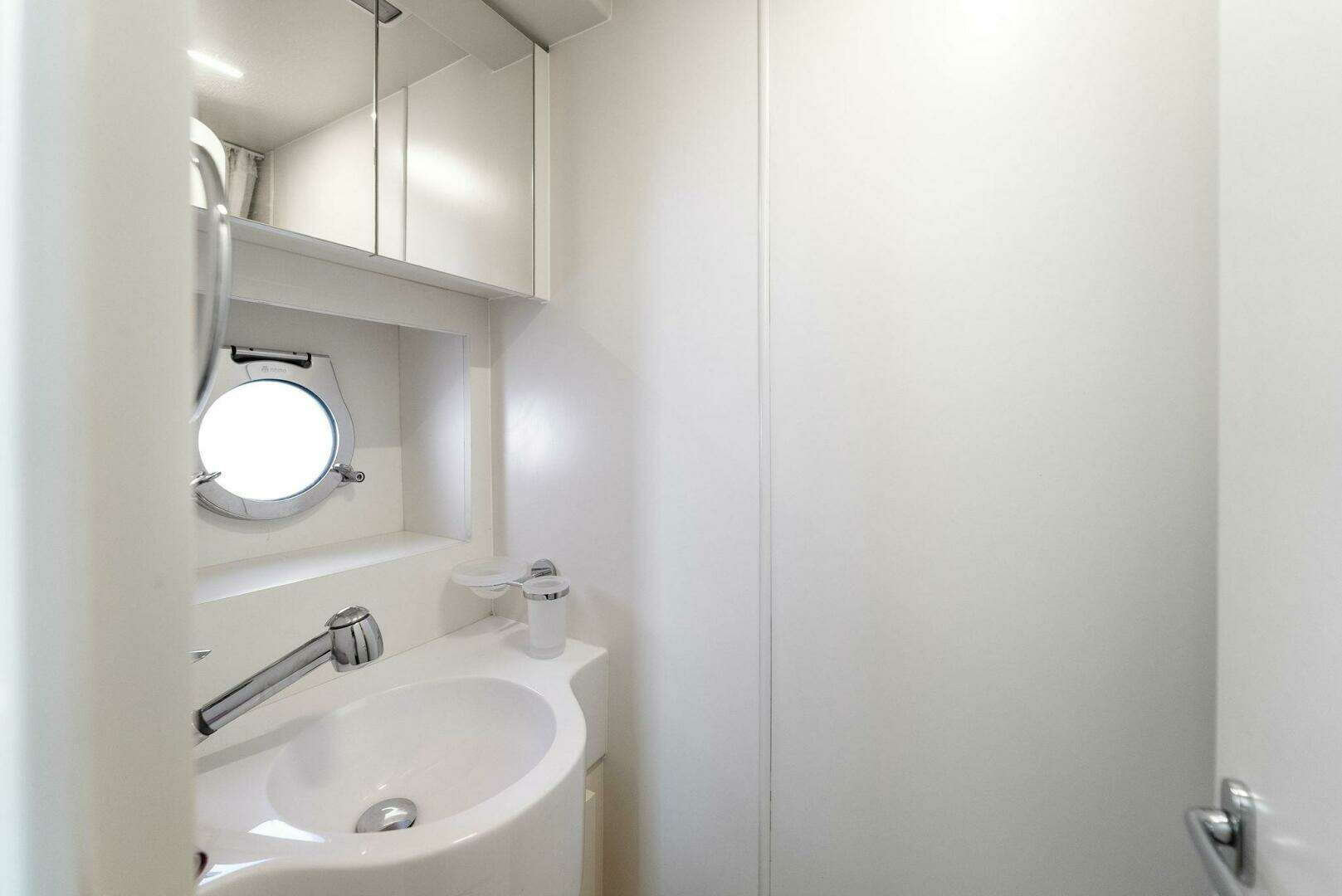 2023 Ferretti Yachts 670 - Image 30