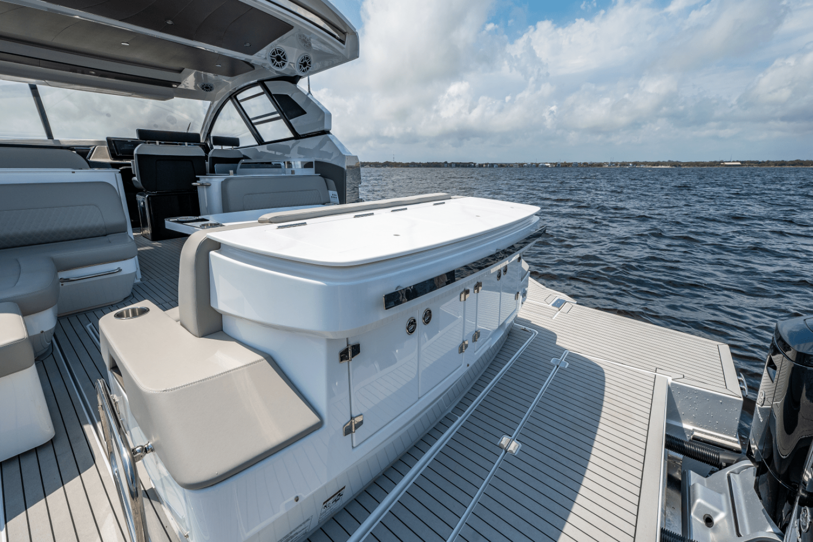 2025 Cruisers Yachts 50 GLS - Image 22