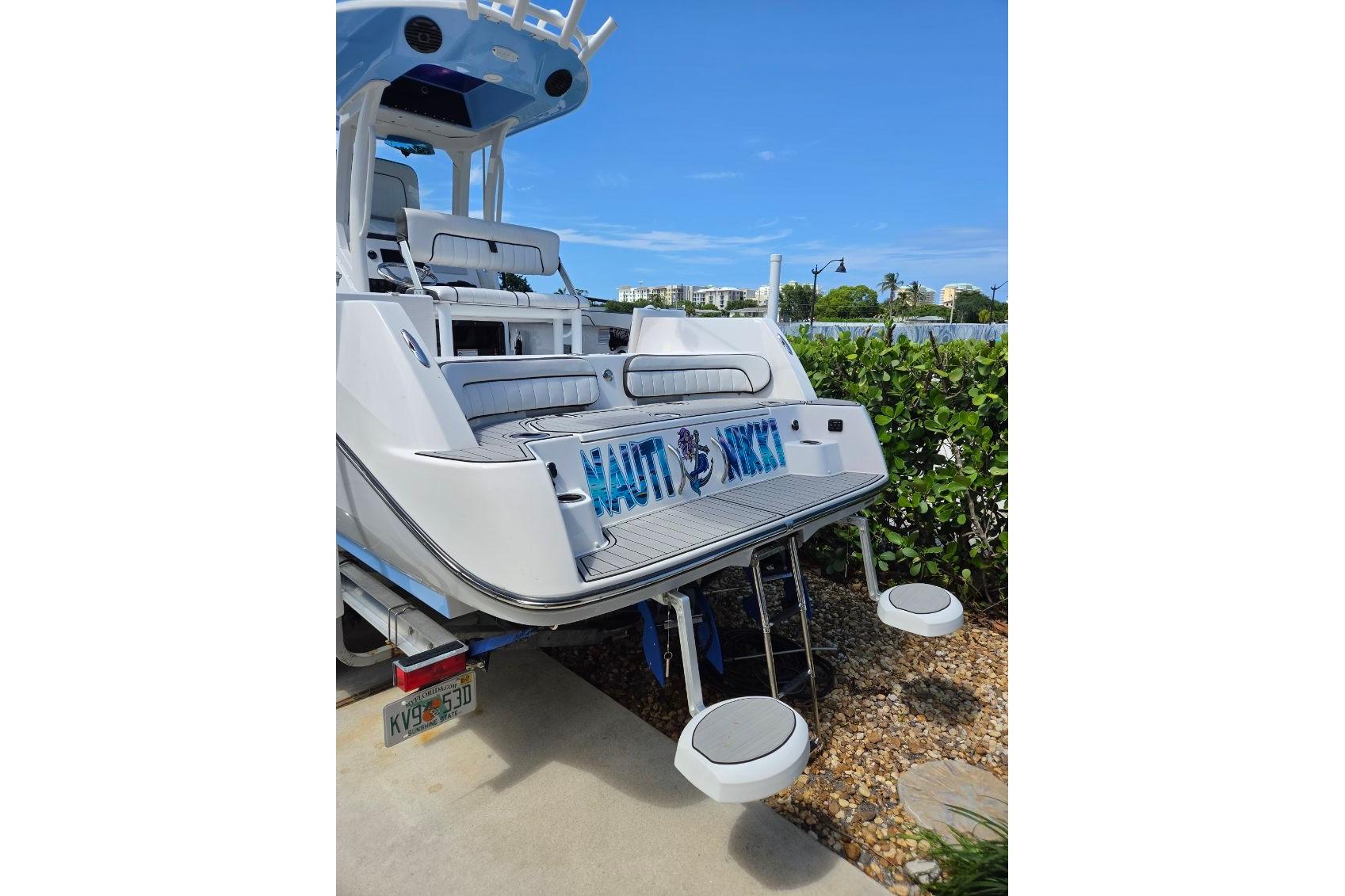 2024 Yamaha Boats 222 FSH Sport E docked, showcasing sleek design and spacious seating.
