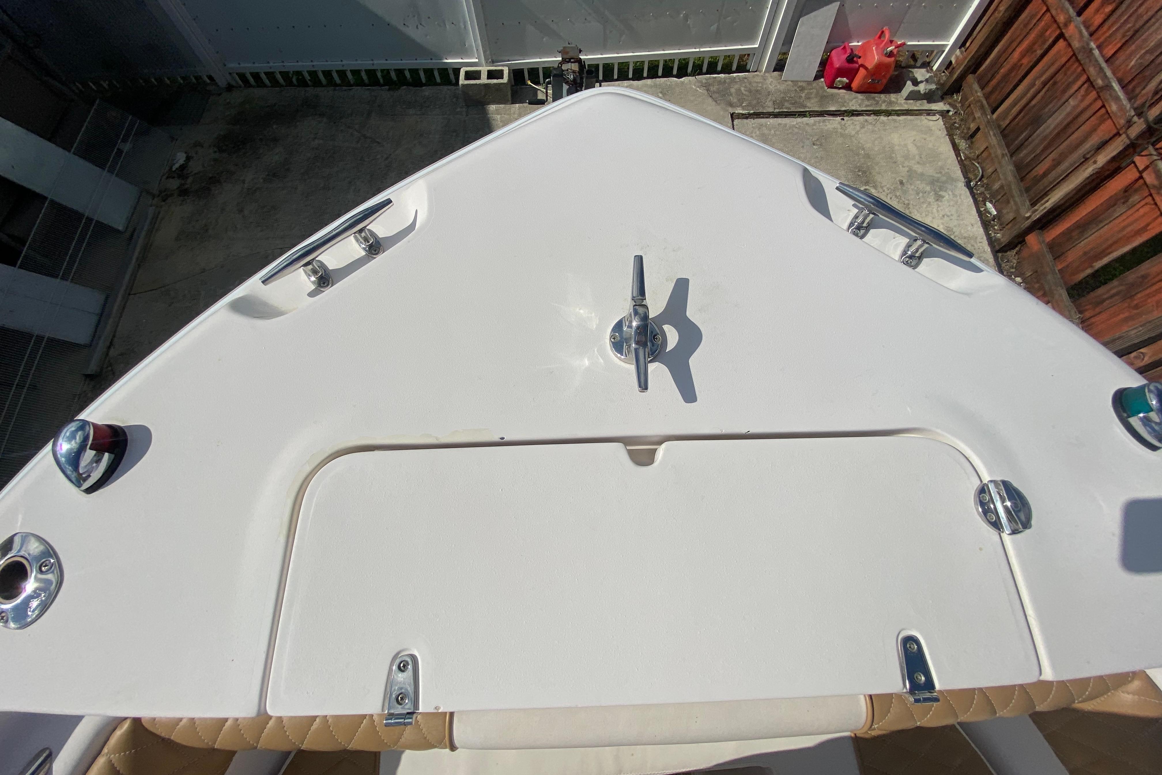 2004 Grady-White Canyon 283 boat deck with cleats and hatch, docked in a marina.
