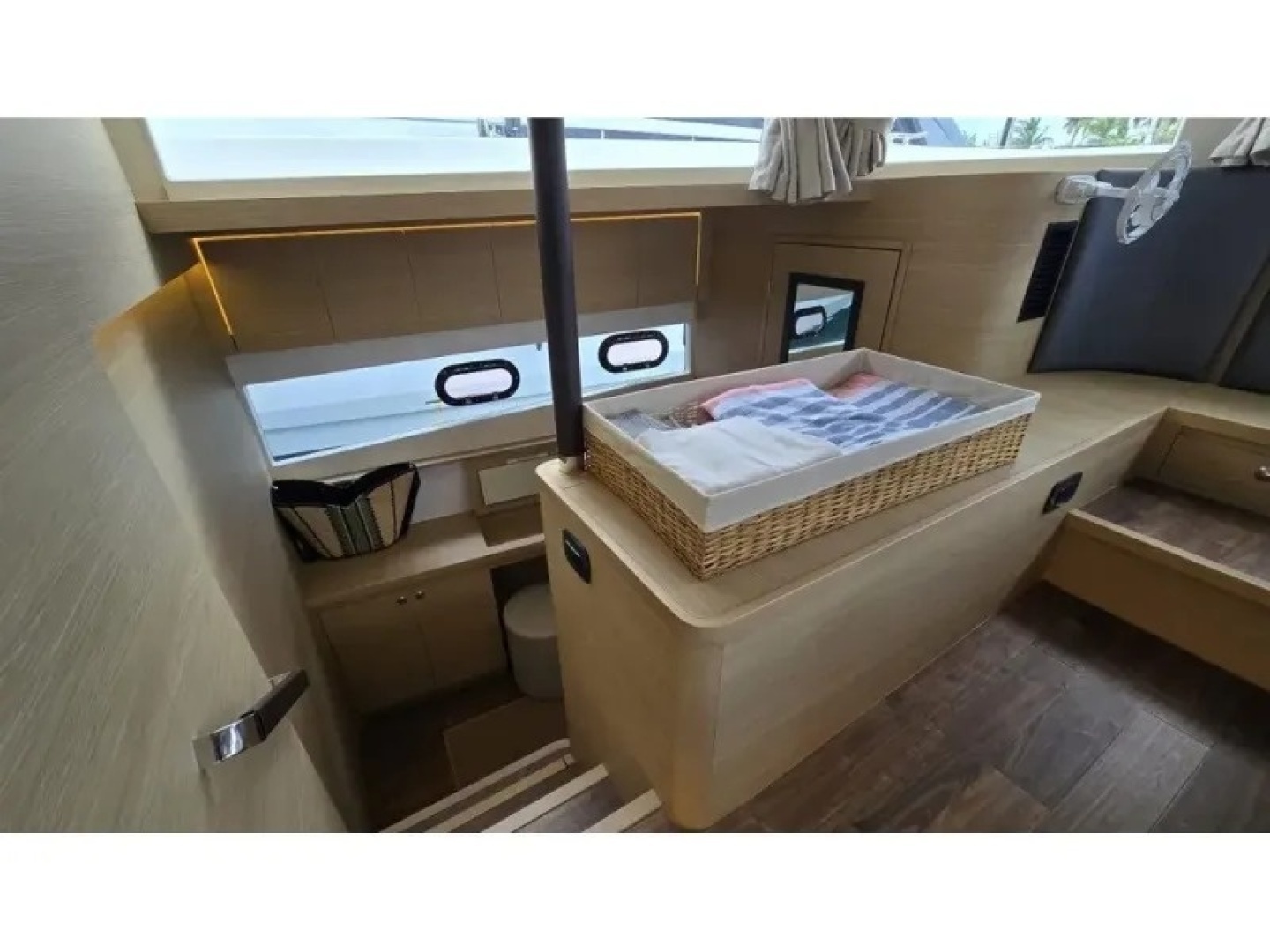 2025 Aquila 54 YACHT - Image 36