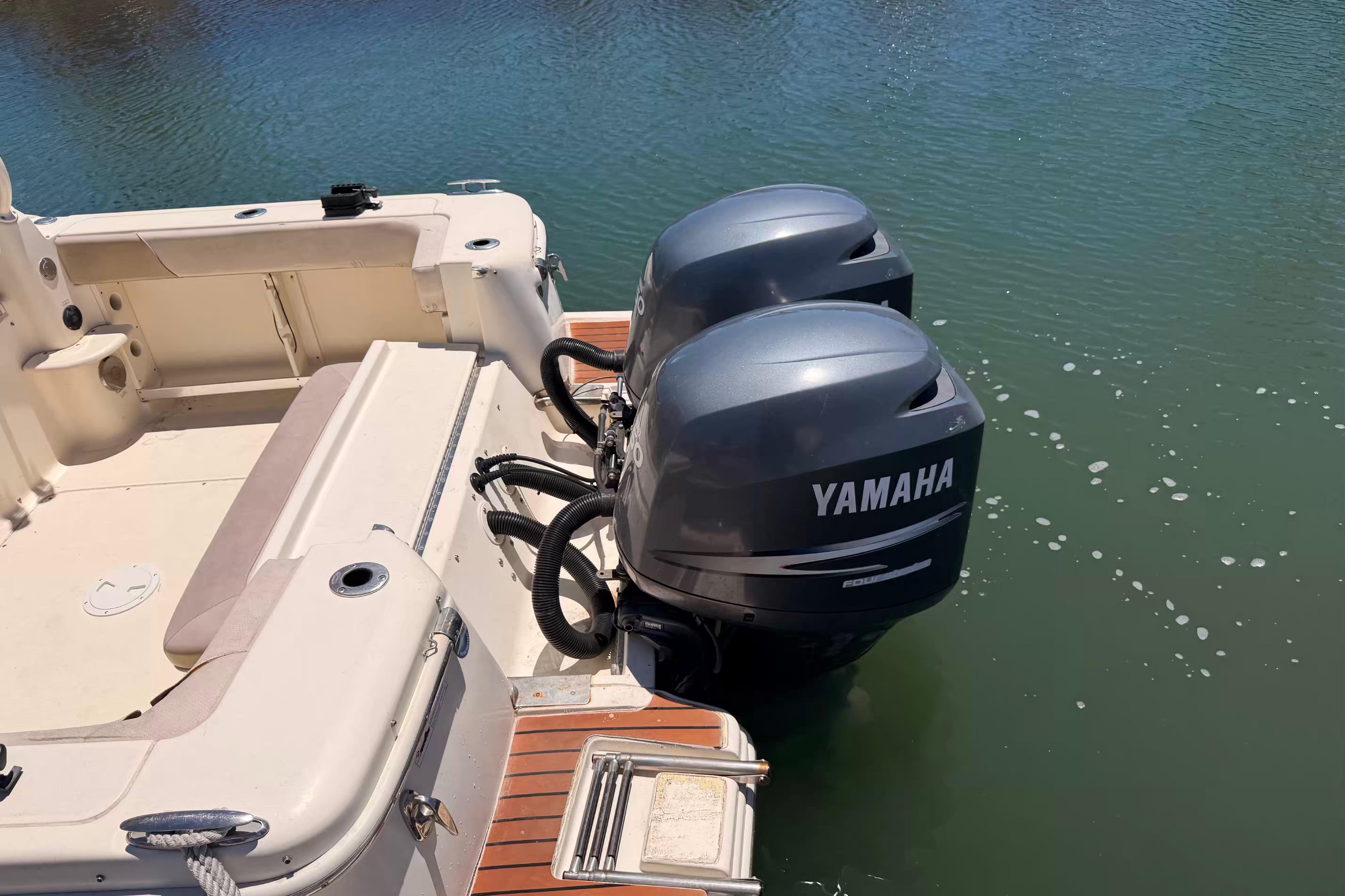 2007 Scout 262 Abaco boat with twin Yamaha outboard engines on calm water.