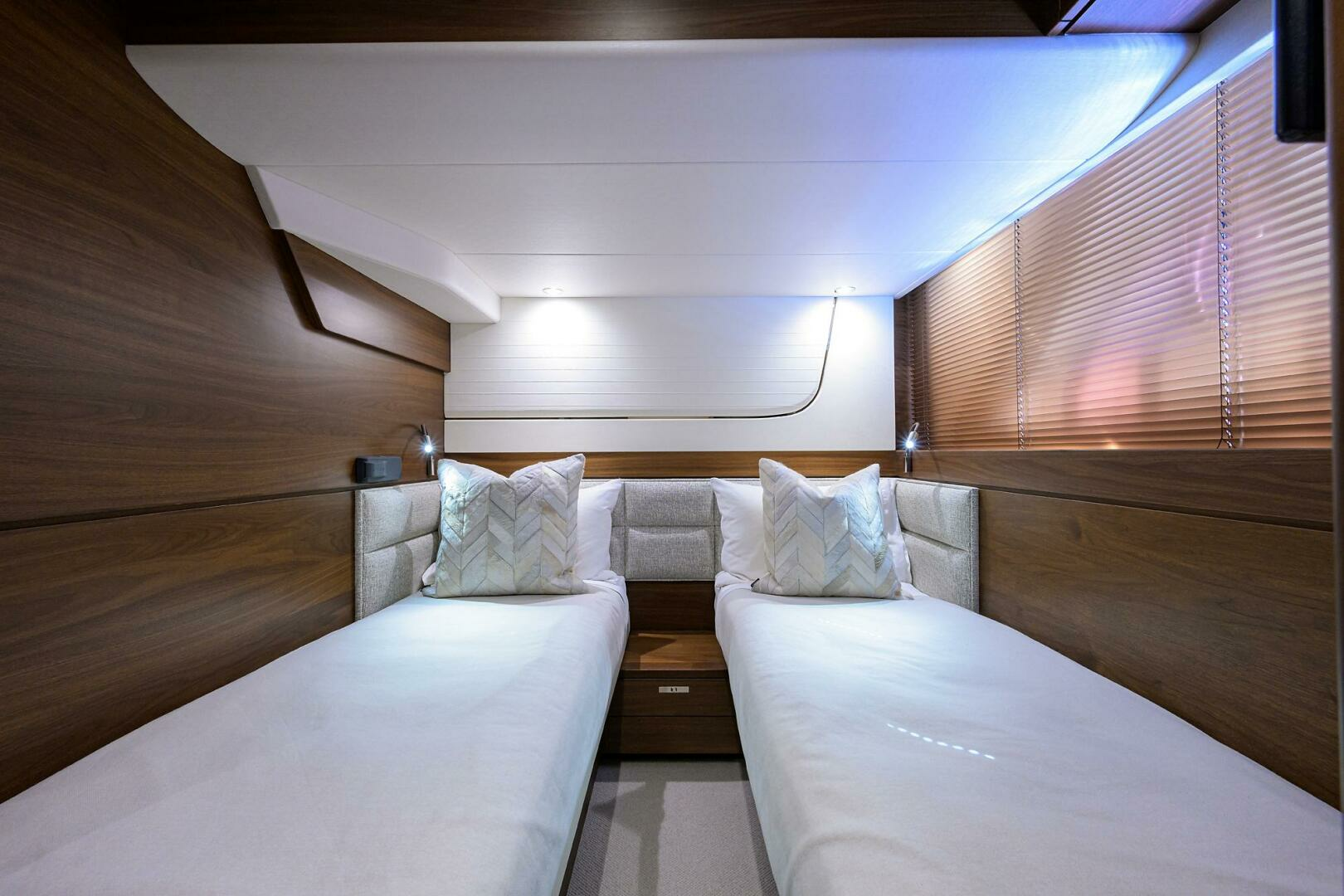 2021 Princess F70 - Image 50