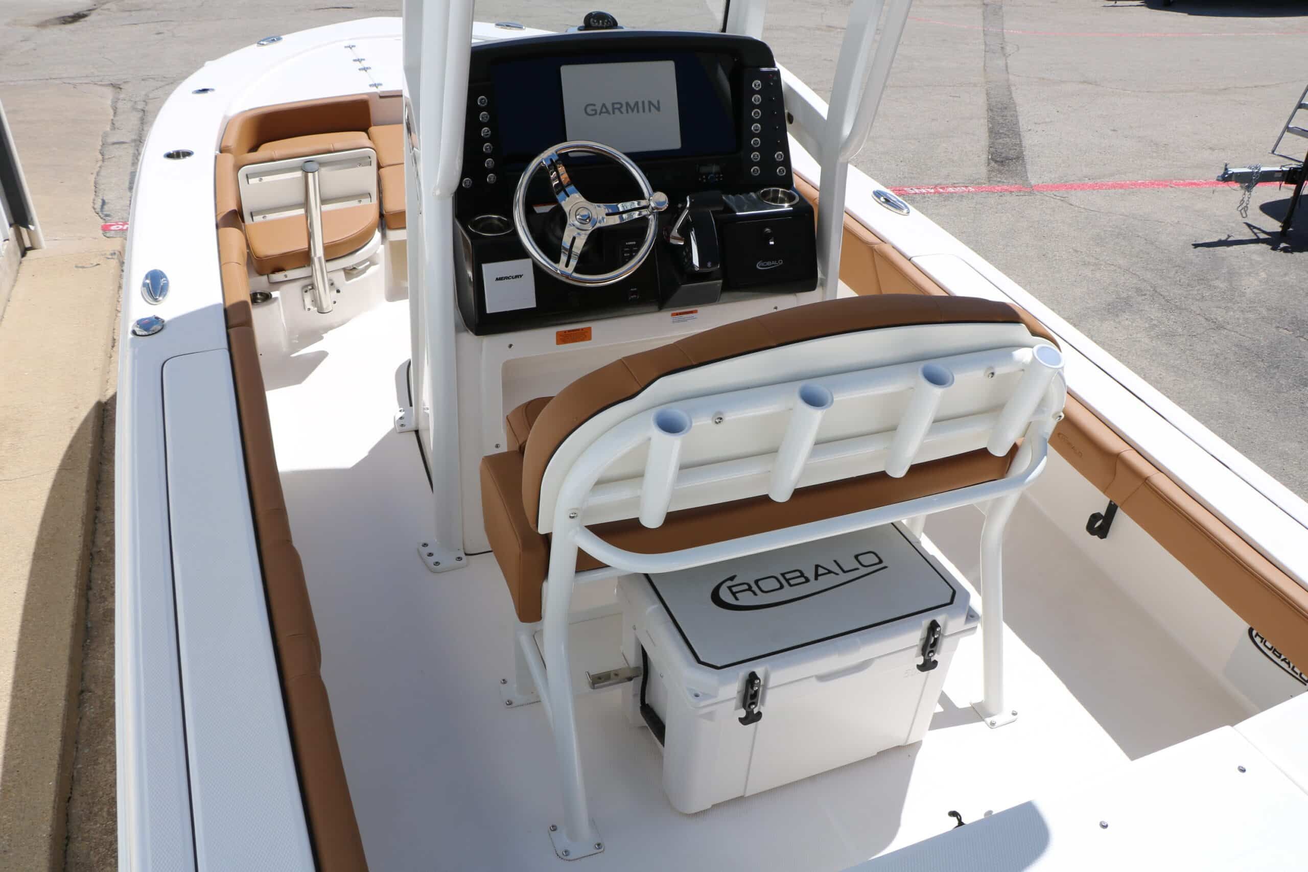 2026 Robalo 246 Cayman - 16
