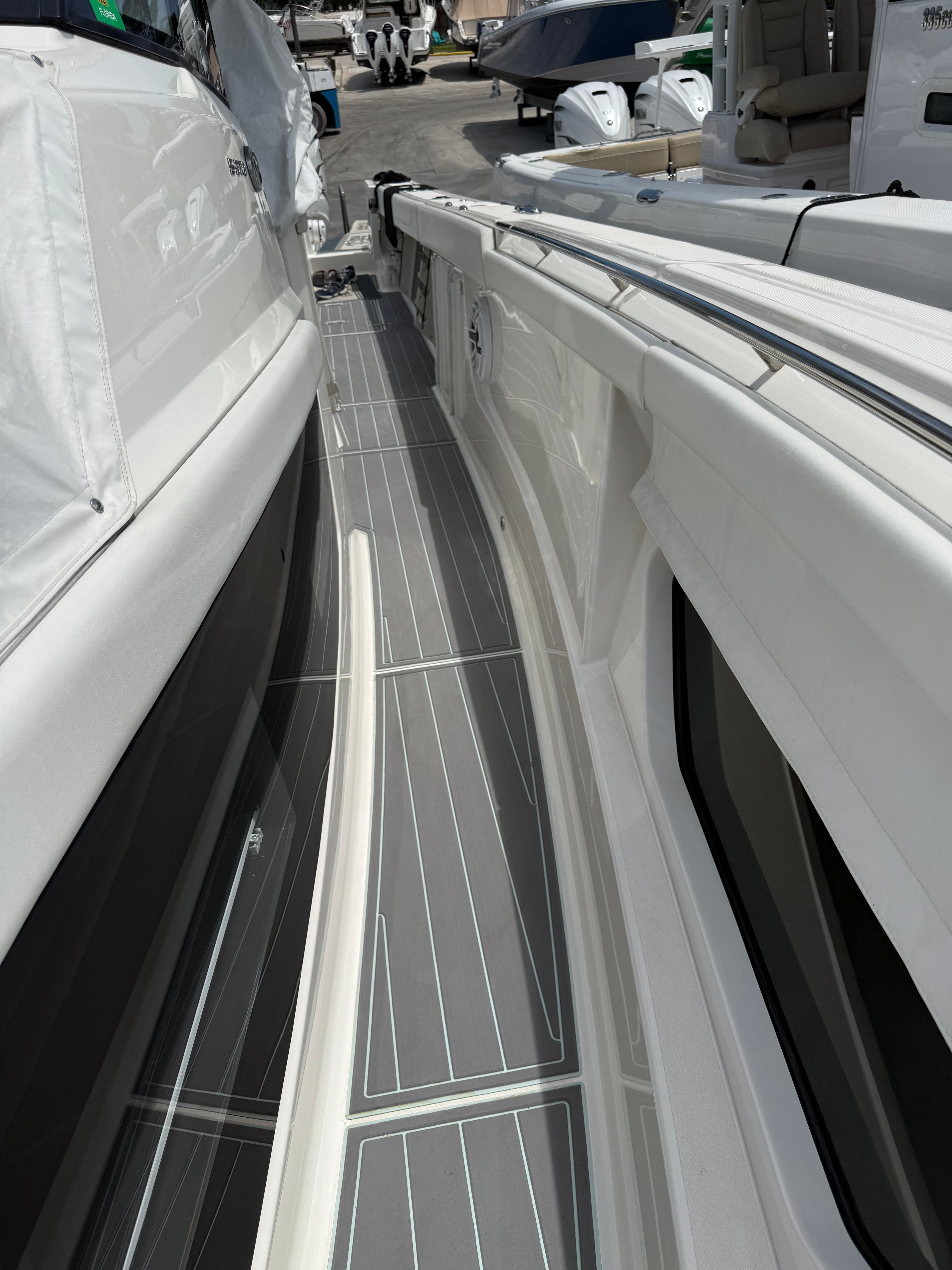 2024 PURSUIT 378 S - Image 10