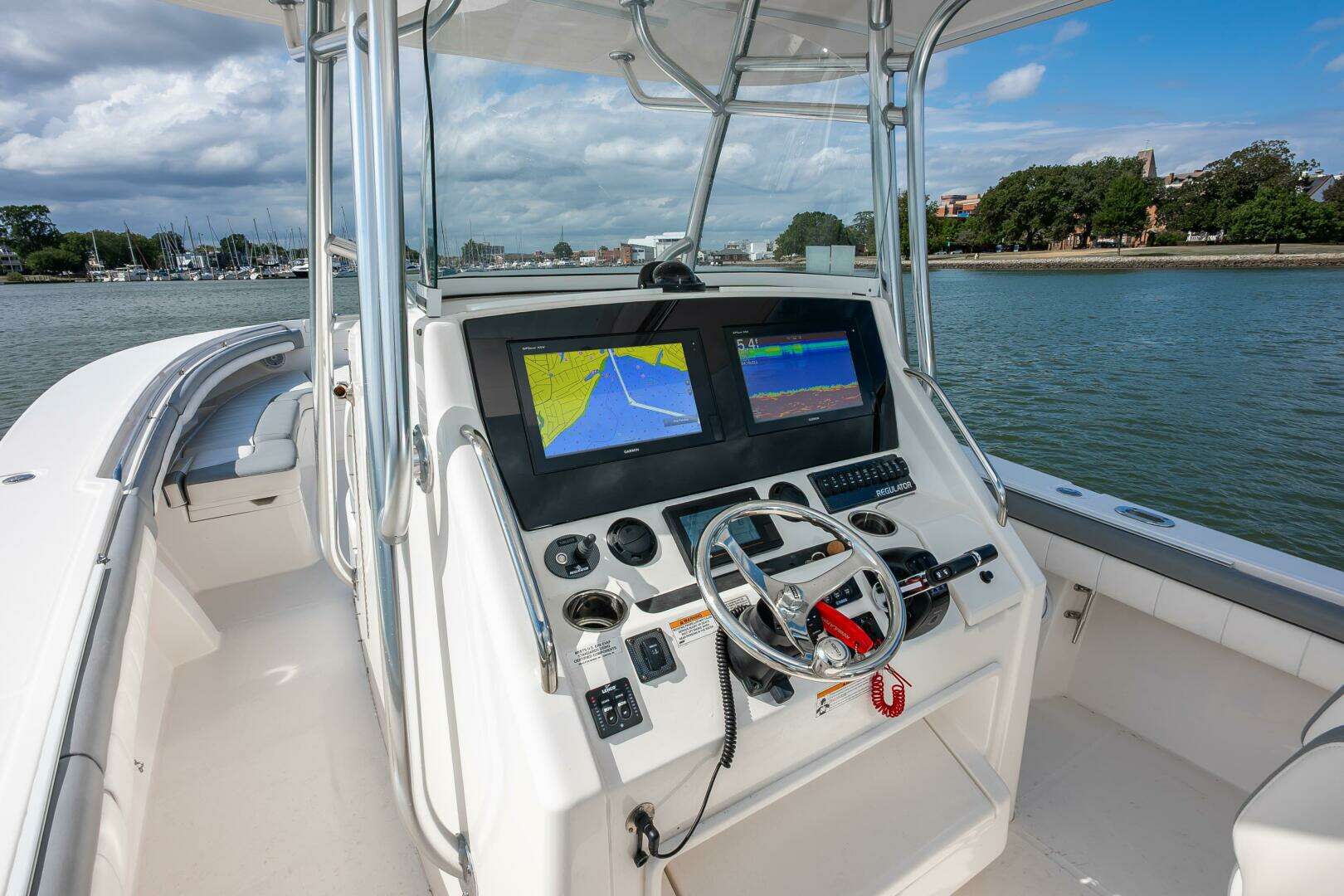 2018 Regulator 34 FS - Image 18