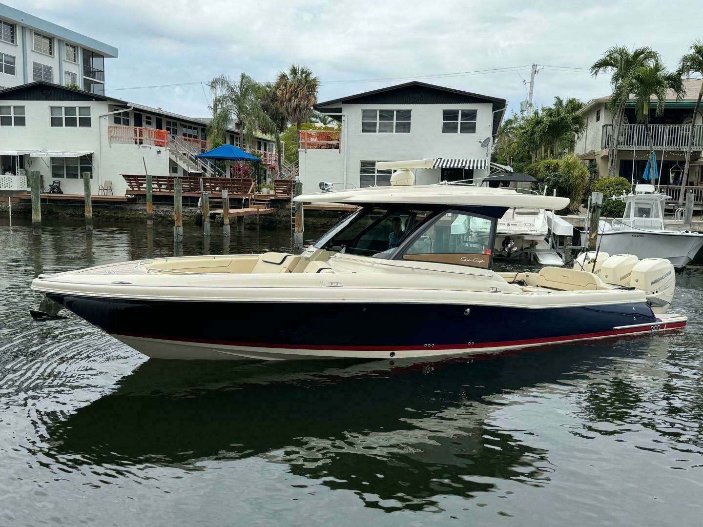 2022 Chris-Craft Calypso 35 - Image 3