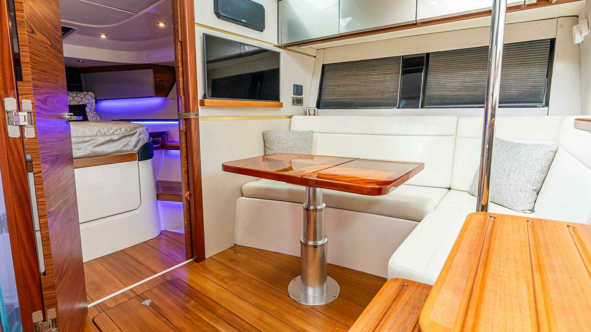 2024 Boston Whaler 405 Conquest - Image 51