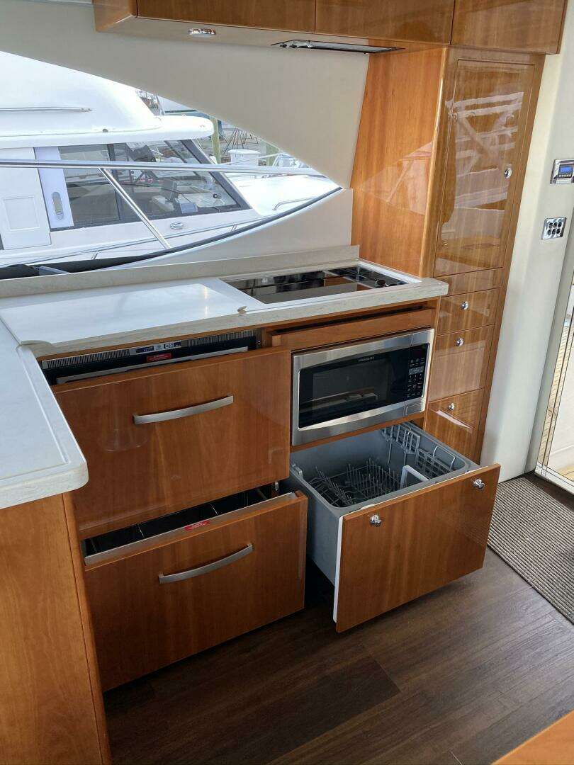2016 Riviera 5000 Sport Yacht - Image 38