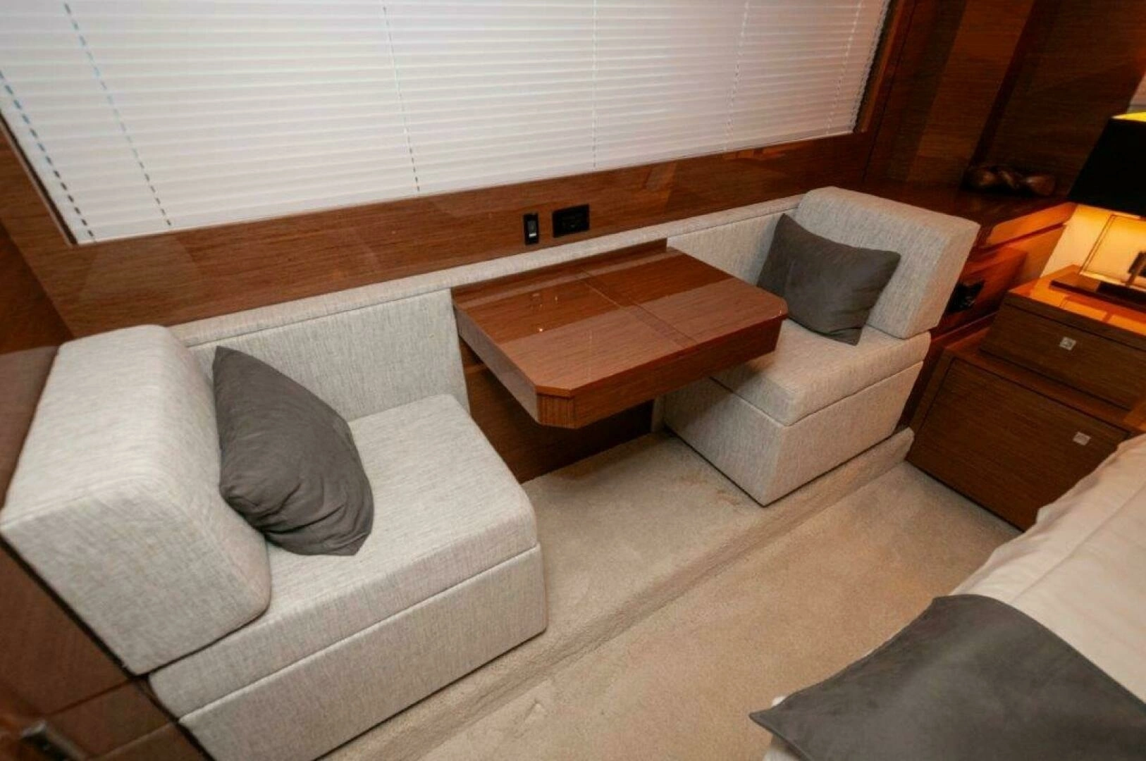 2020 Cruisers Yachts 60 Cantius - Image 23