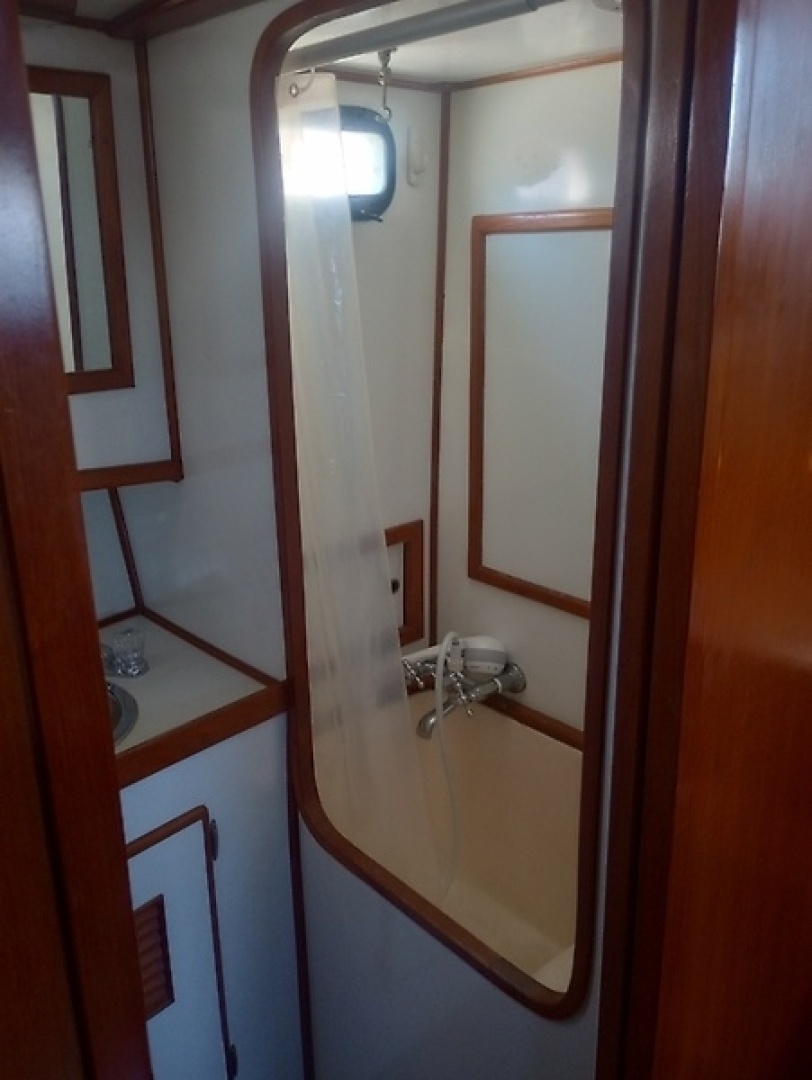1981 Marine Trading 44 Double Cabin - Image 31