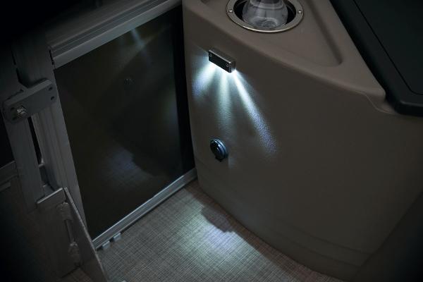 Sun Tracker Sportfish 24 XP3