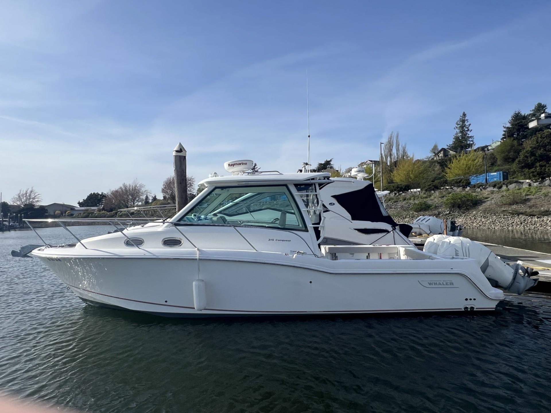 2017 Boston Whaler 315 Conquest