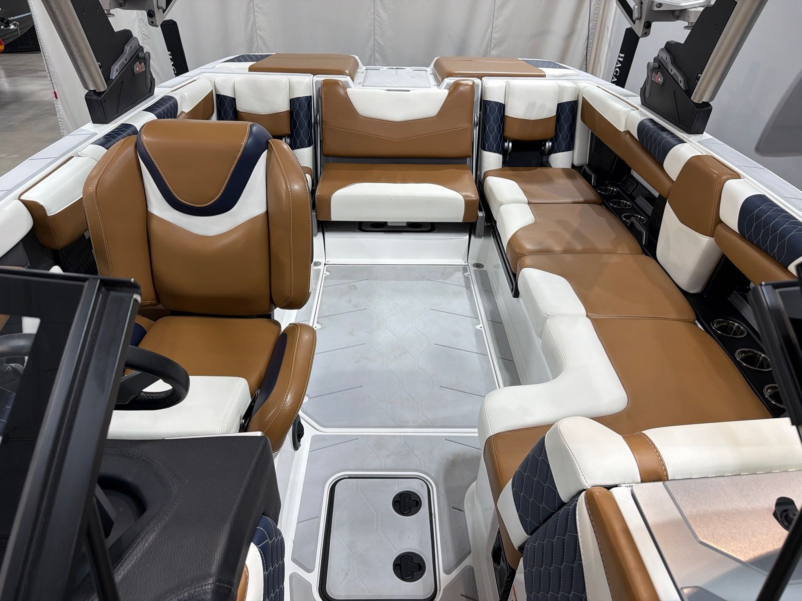 2023 Malibu M220 - 12