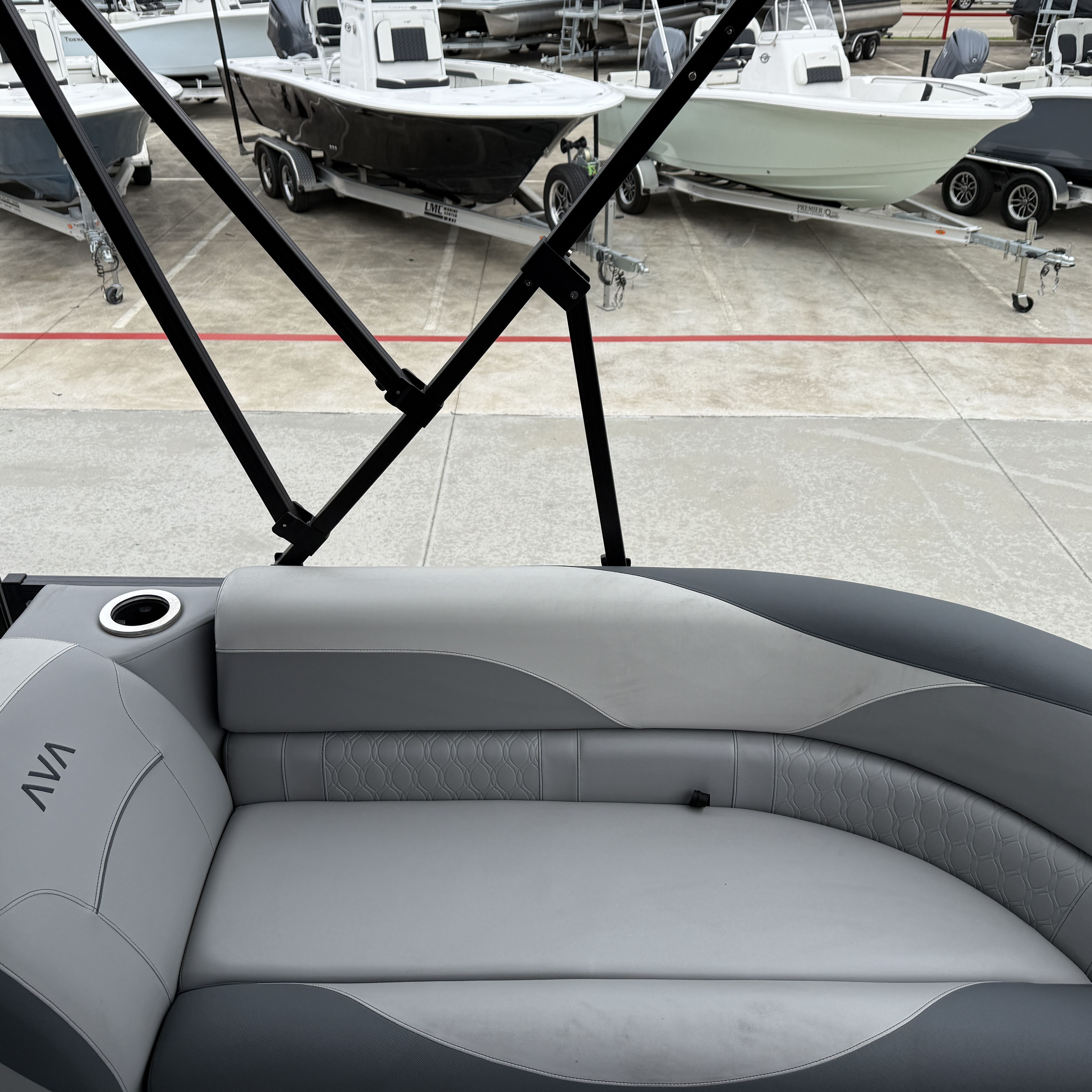 2025 Avalon Venture 85 Quad Lounge - 23' - 24