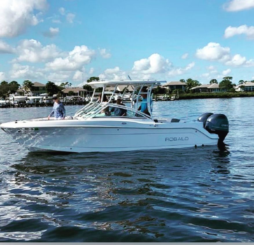 2018 Robalo R247 Dual Console