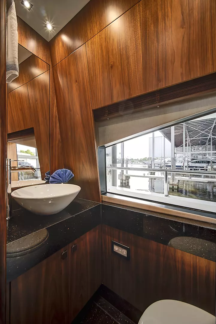 2019 Sunseeker 86 Yacht - Image 33
