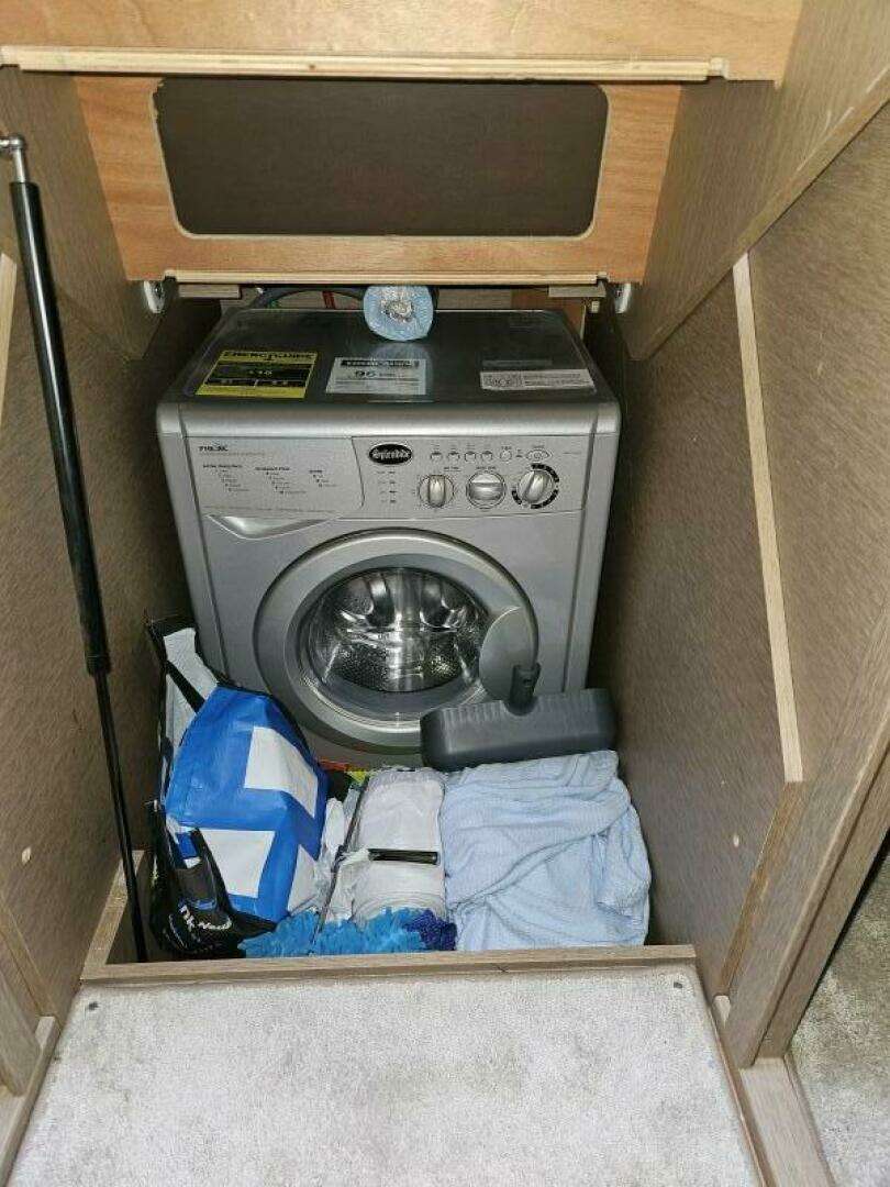 2018 Prestige 460 Fly - Image 21