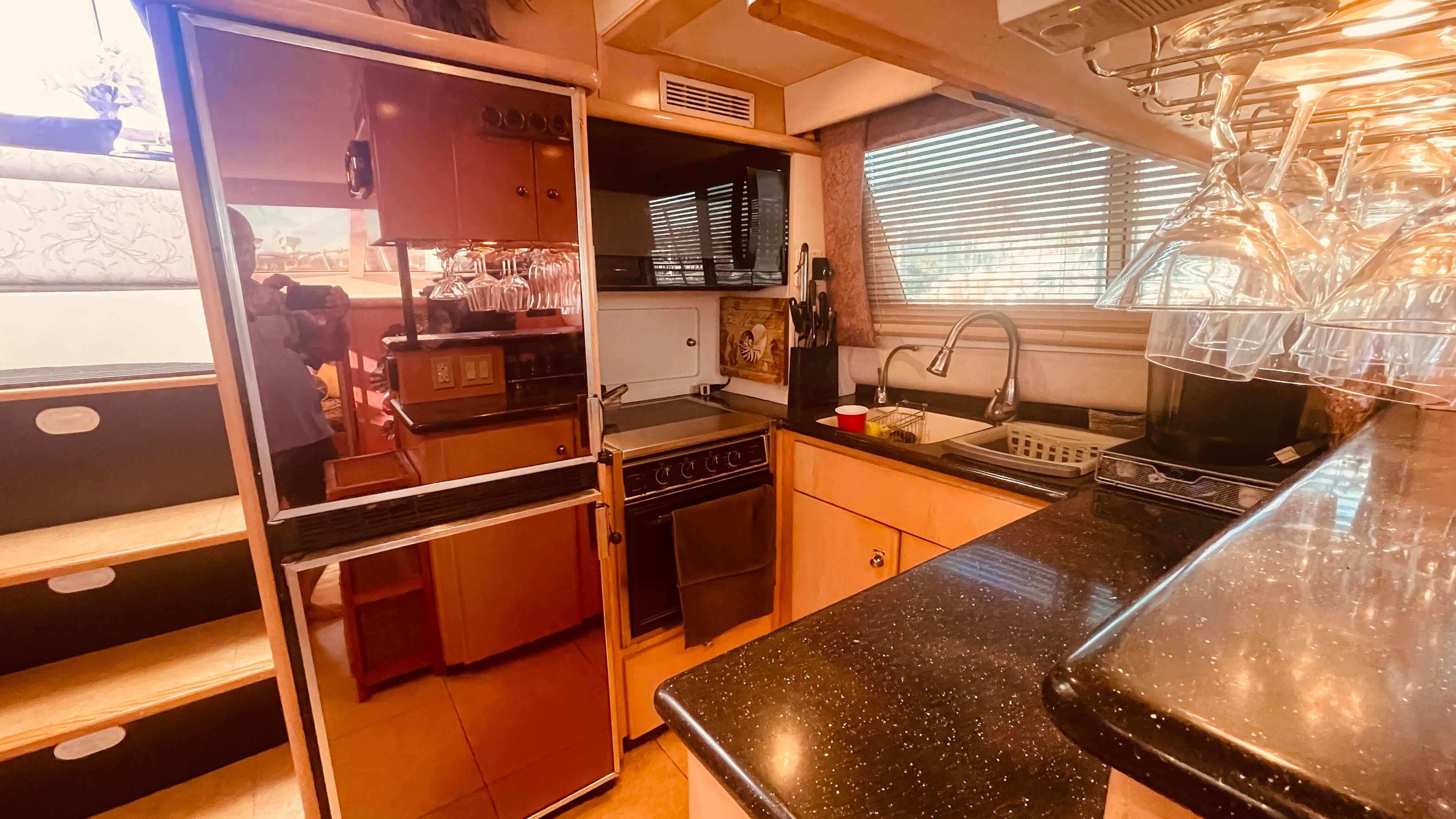 1997 Carver 500 Cockpit Motor Yacht - 24