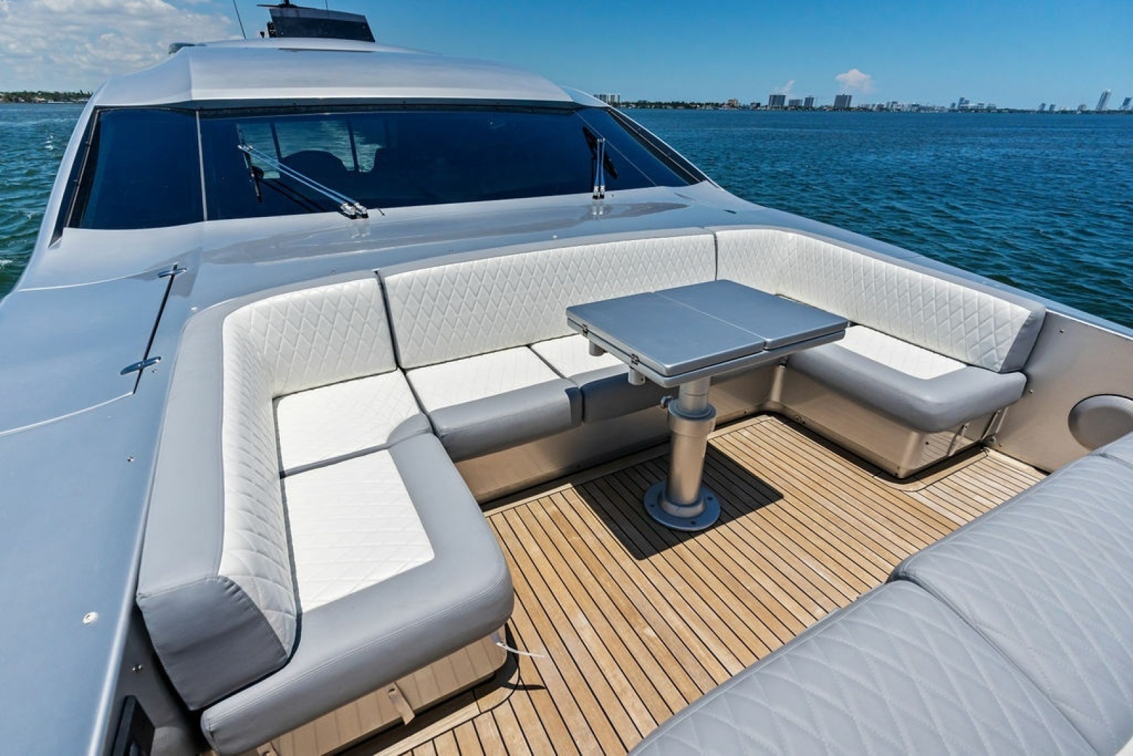 2012 Pershing 92 - Image 18