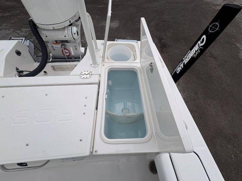2026 Robalo 246 Cayman - 91