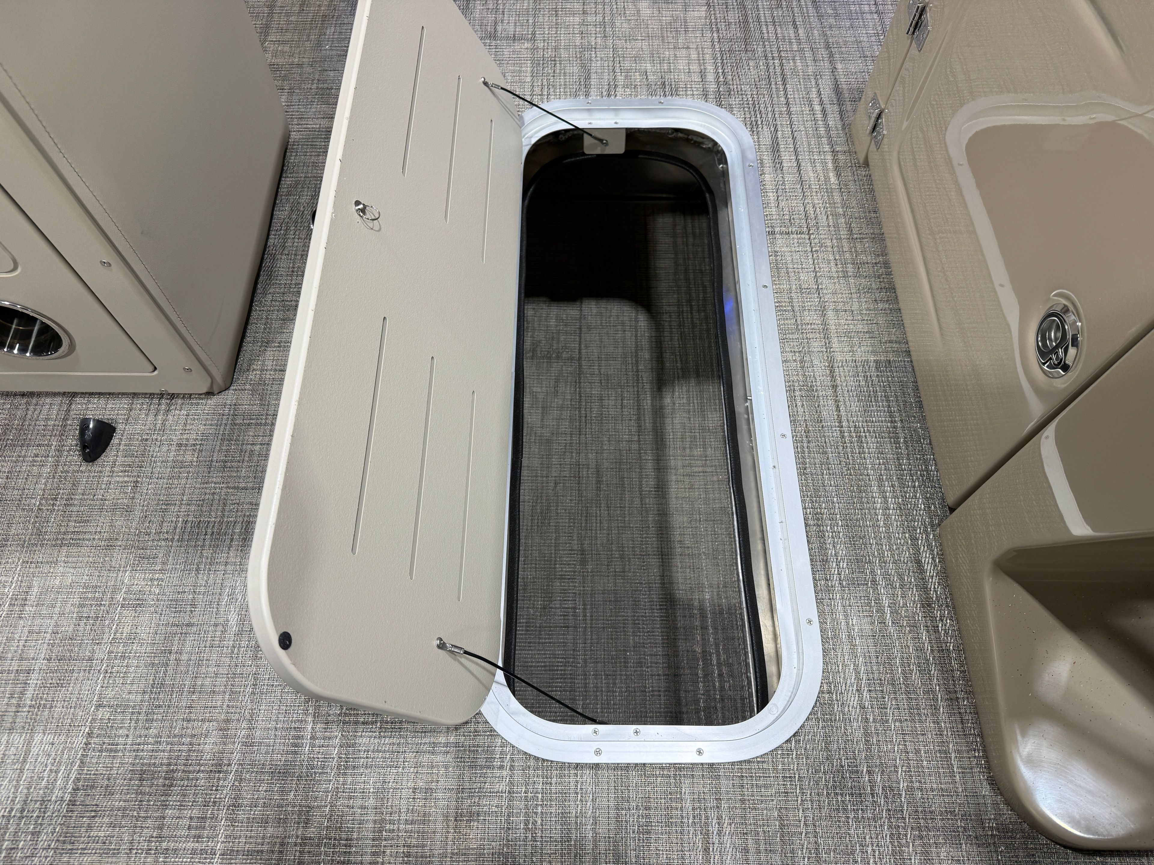 2026 Bentley Pontoons Legacy 223 Navigator Quad Lounge Tritoon & Honda 4-Stroke EFI - 32