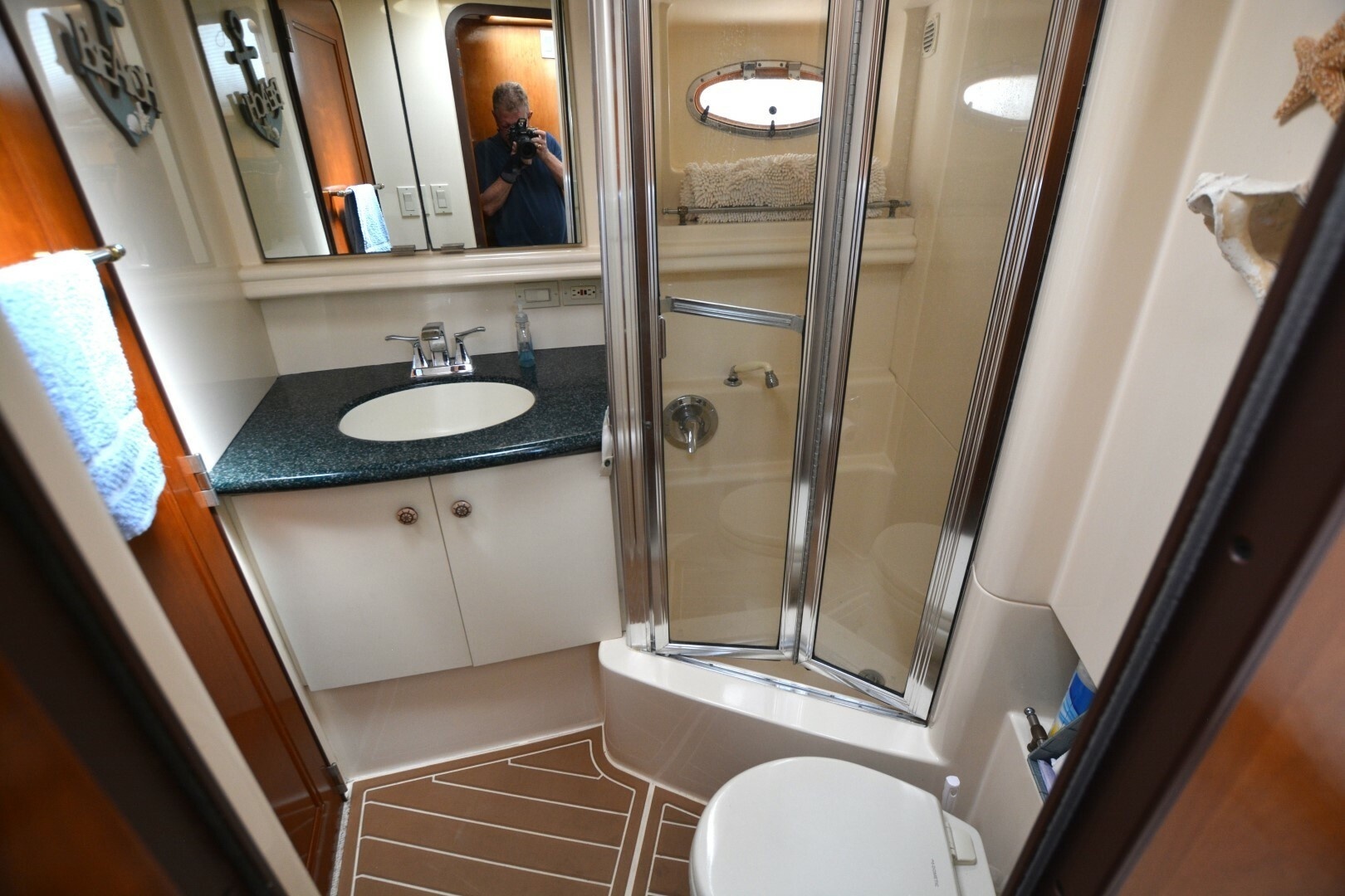 2000 Carver 504 Cockpit Motoryacht - Image 22