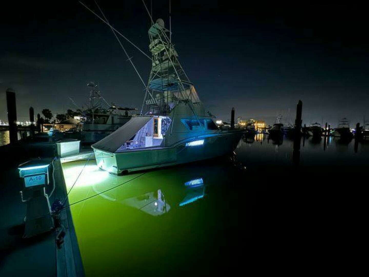 1990 Hatteras 45 Convertible - Image 16