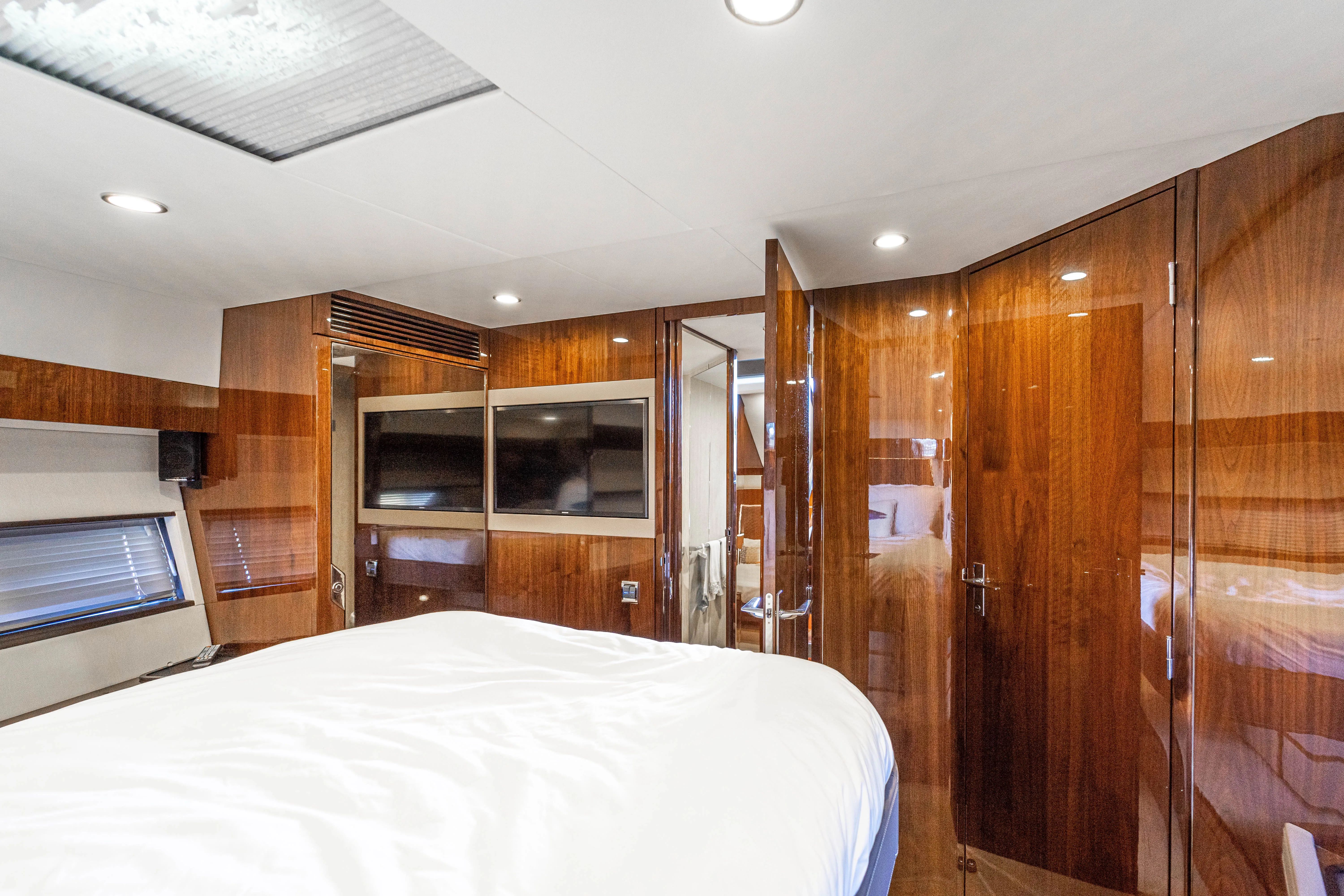 2019 Fairline Squadron 53 - Image 43