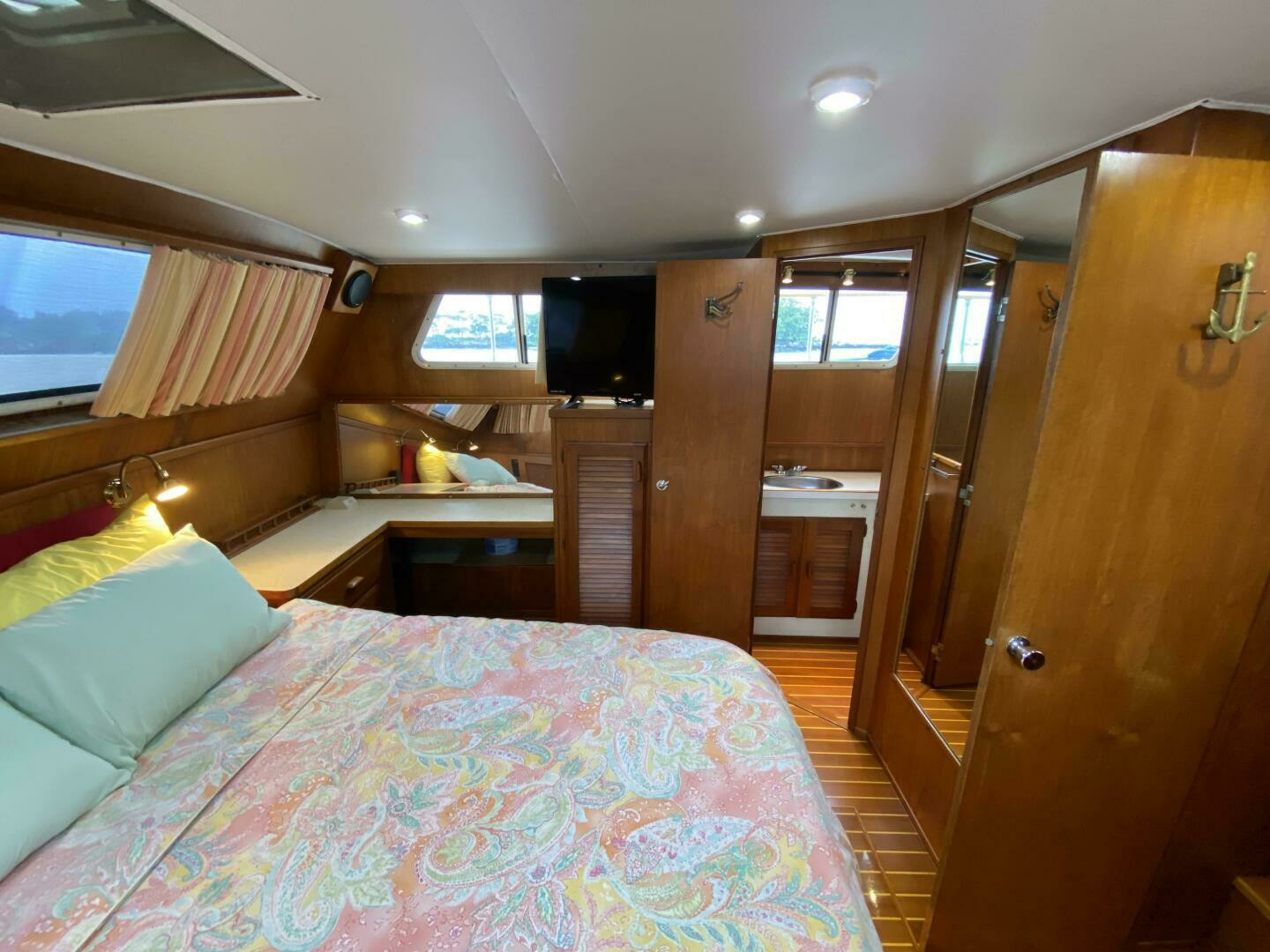 1983 Tollycraft Aft Cabin - Image 32