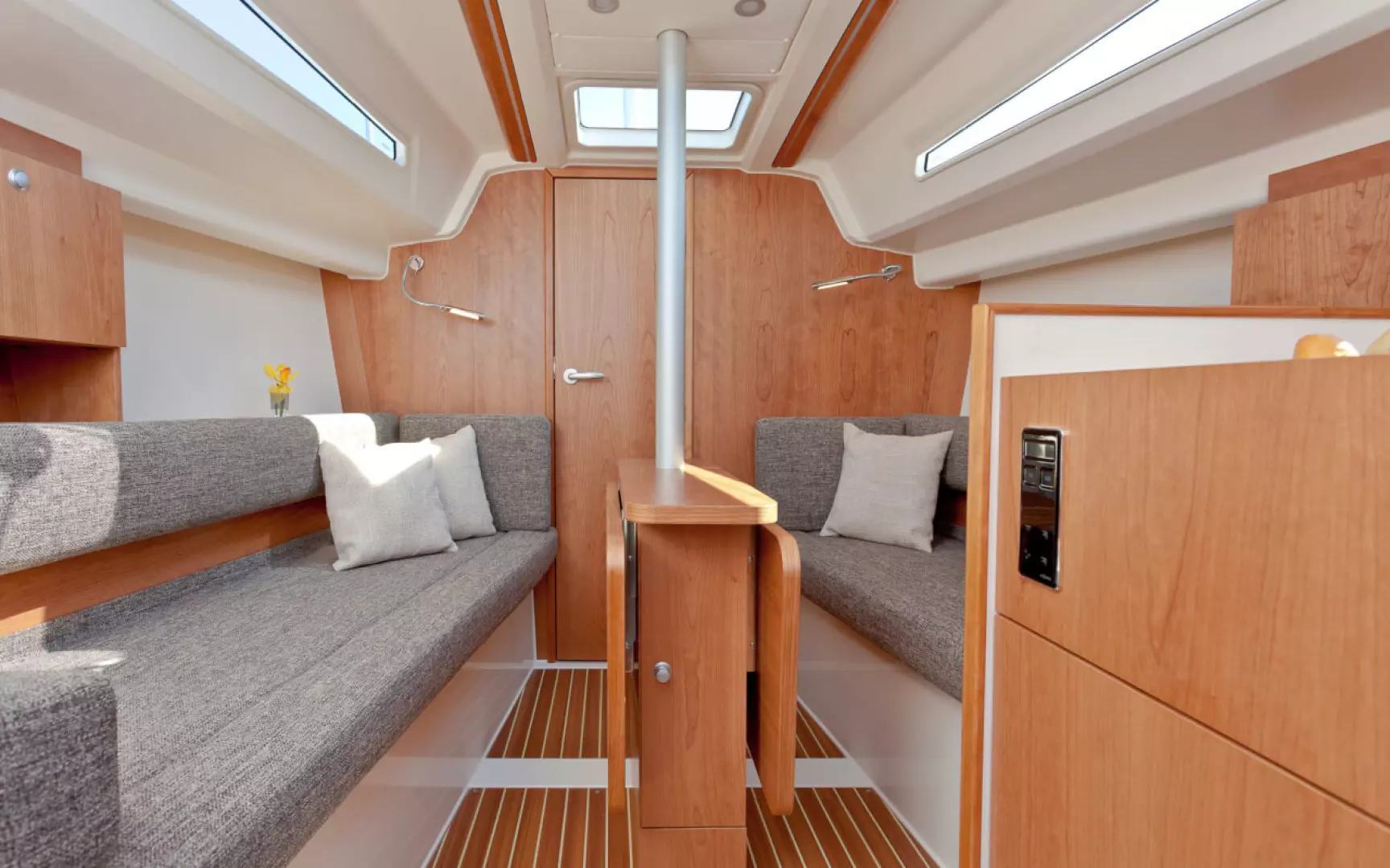 2025 Hanse 315 - Image 37