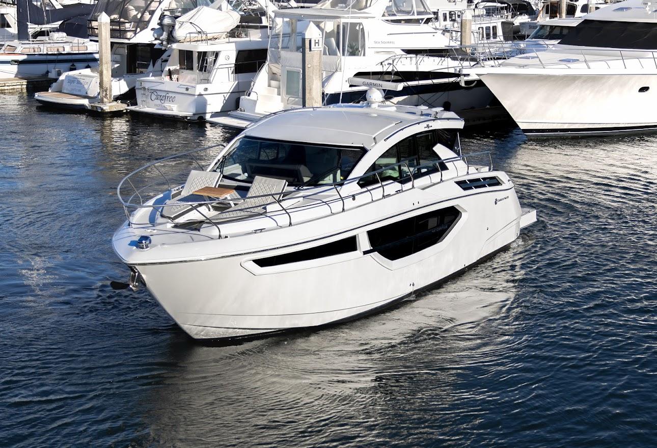 2020 Cruisers Yachts 42 Cantius