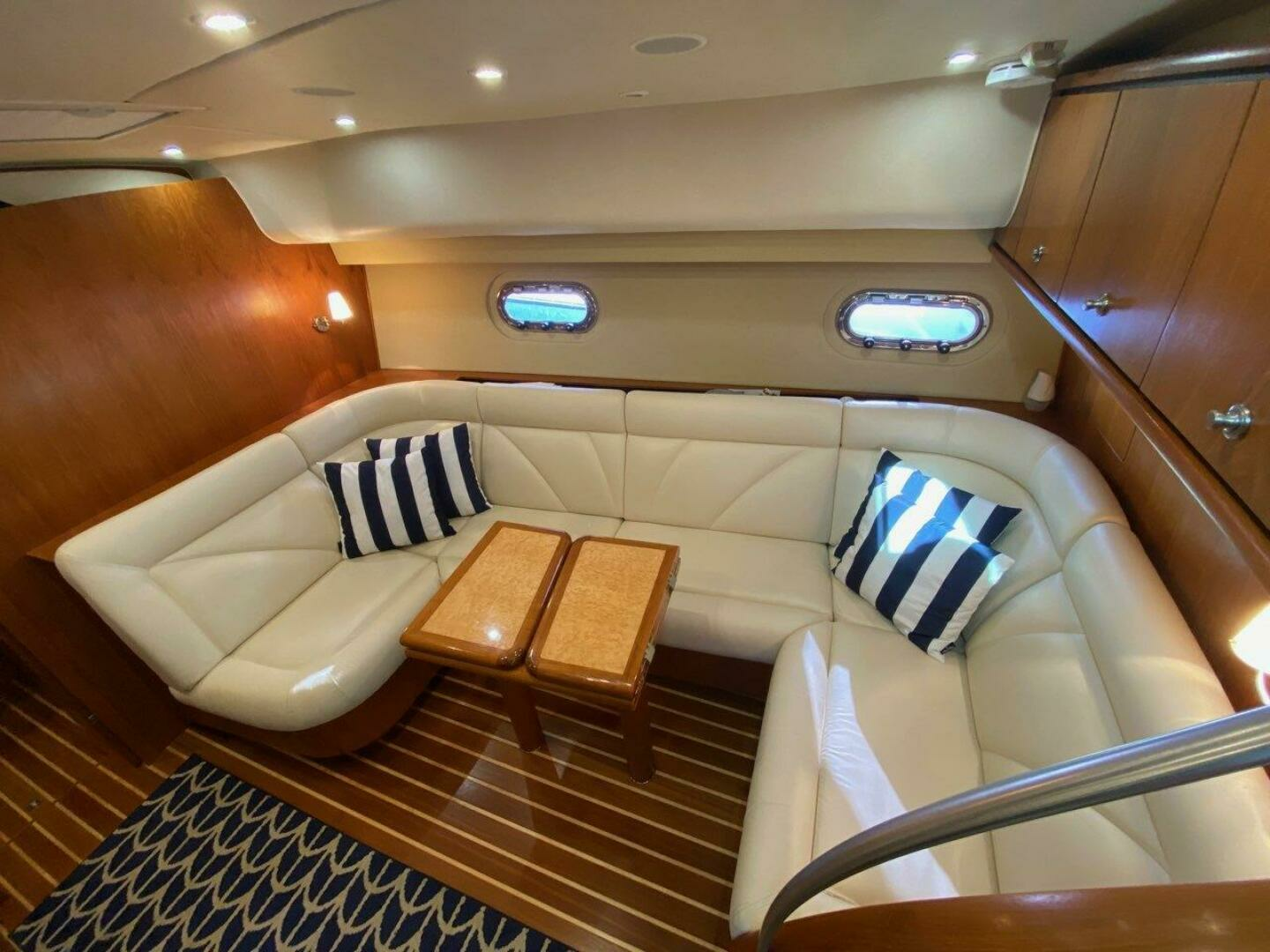 2009 Tiara Yachts 4300 Sovran - Image 11