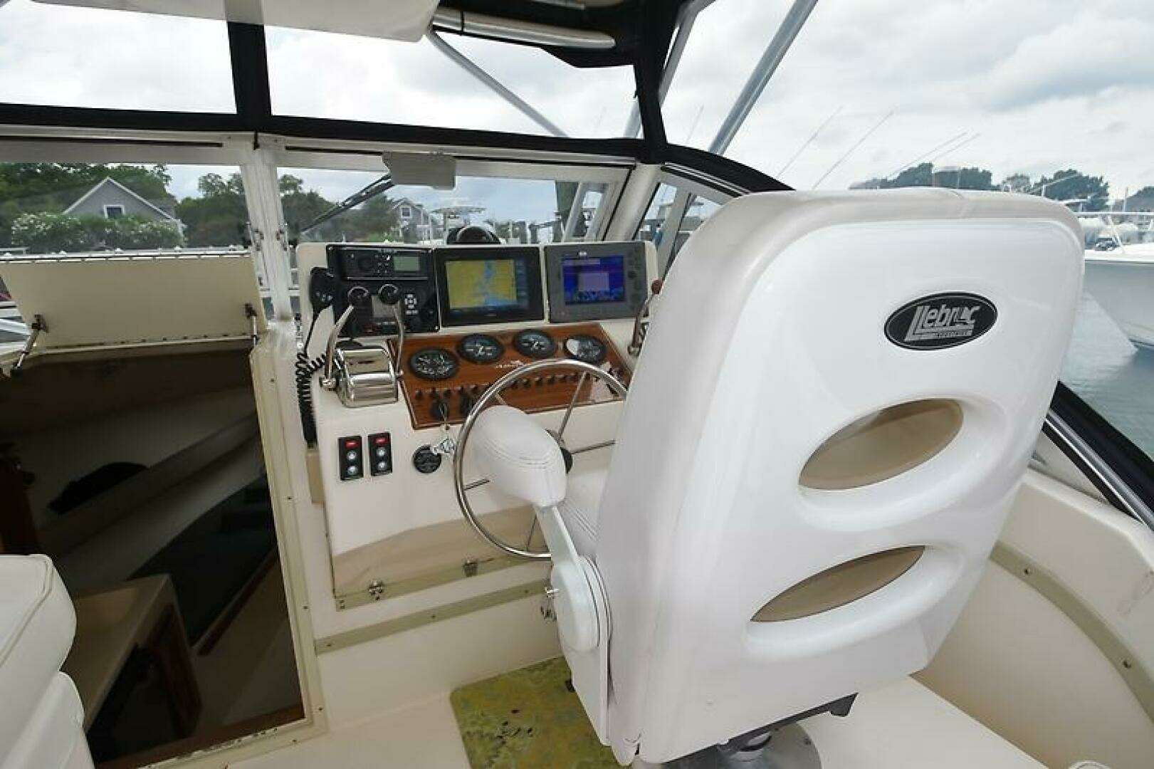 1998 Albemarle 285 Express - Image 31