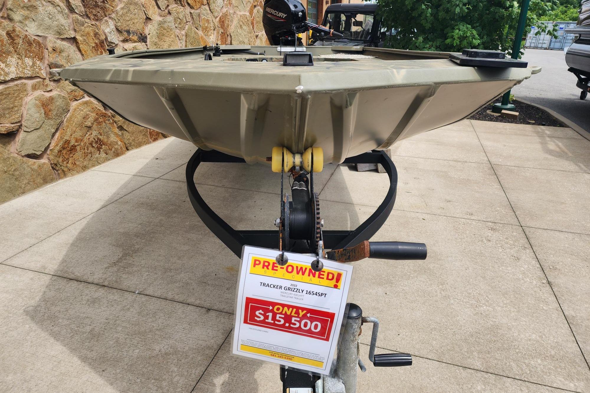 Pre-owned 2022 GRIZZLEY 1654SPT boat for sale at $15,500, displayed outdoors.
