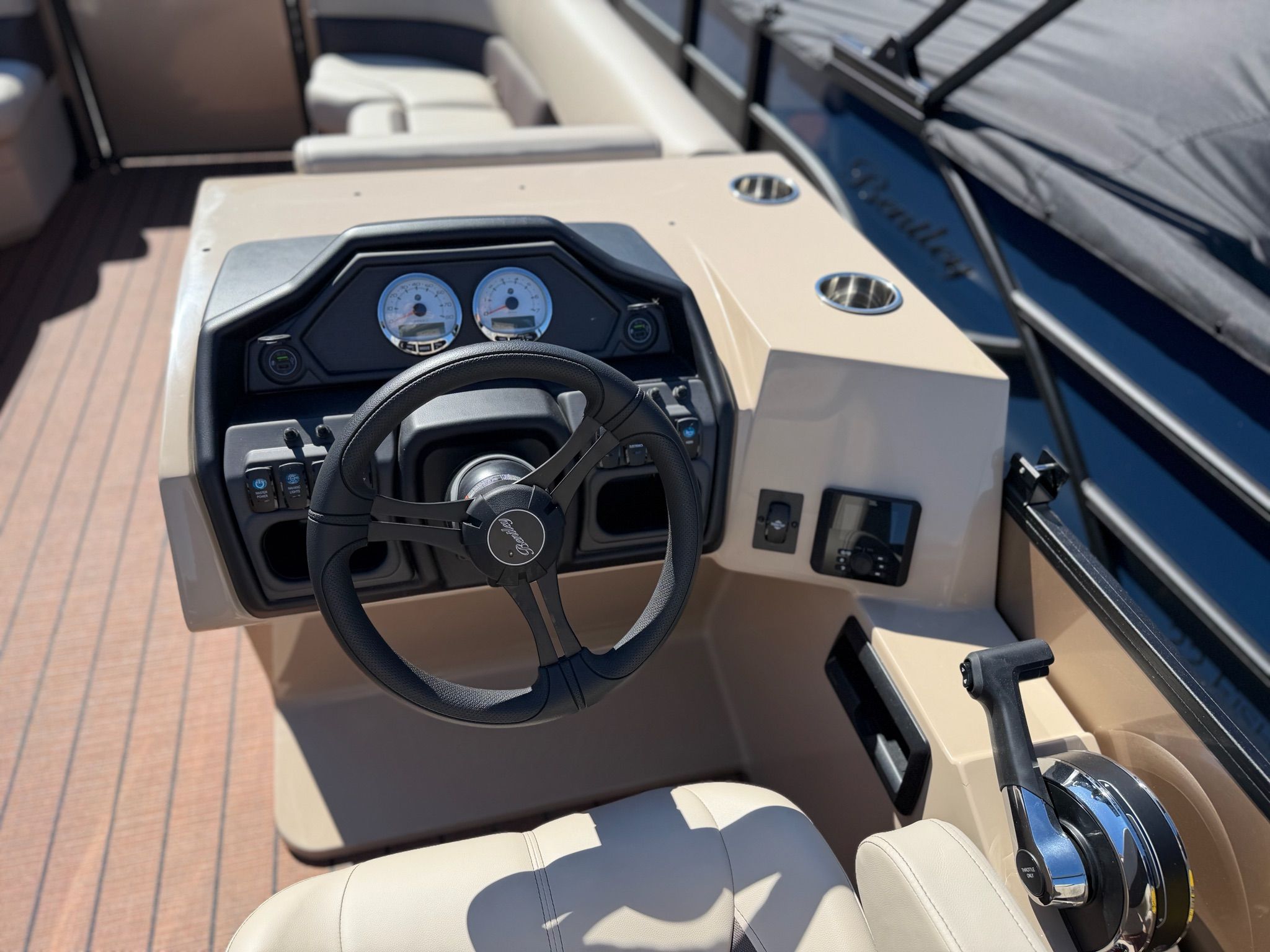 2026 Bentley Pontoons Legacy 240 Navigator - 8