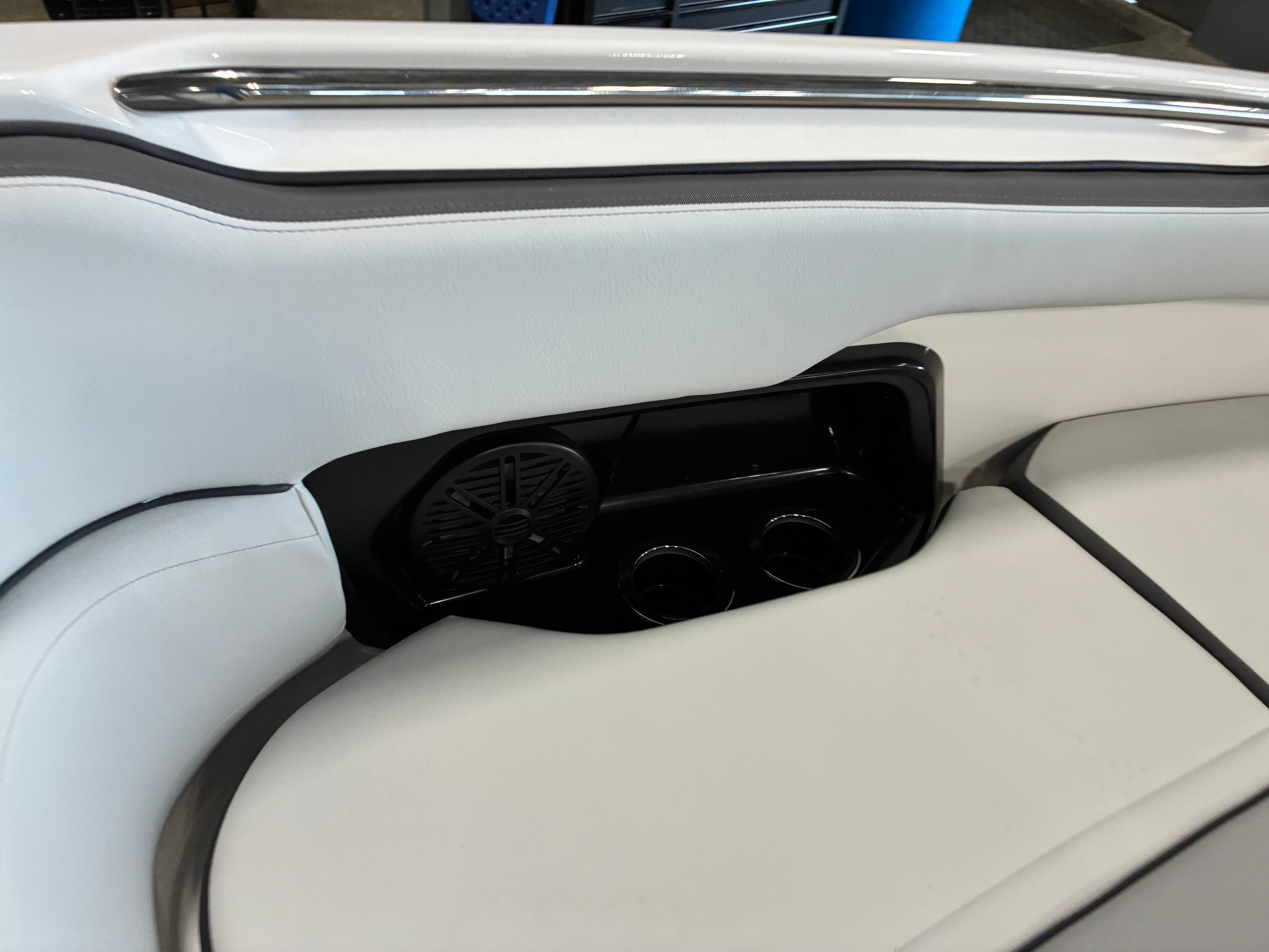 2026 Yamaha Boats AR250 - 13