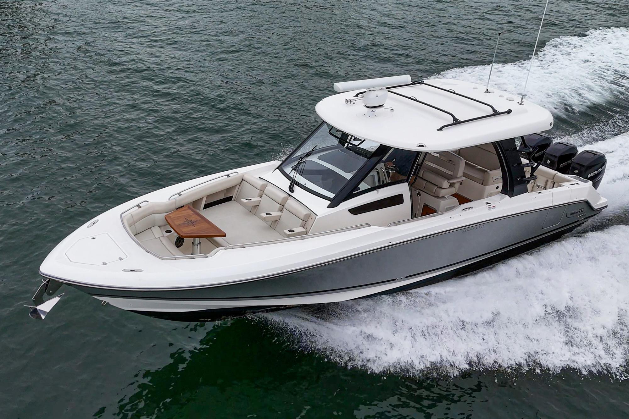 2022 Boston Whaler 350 Realm