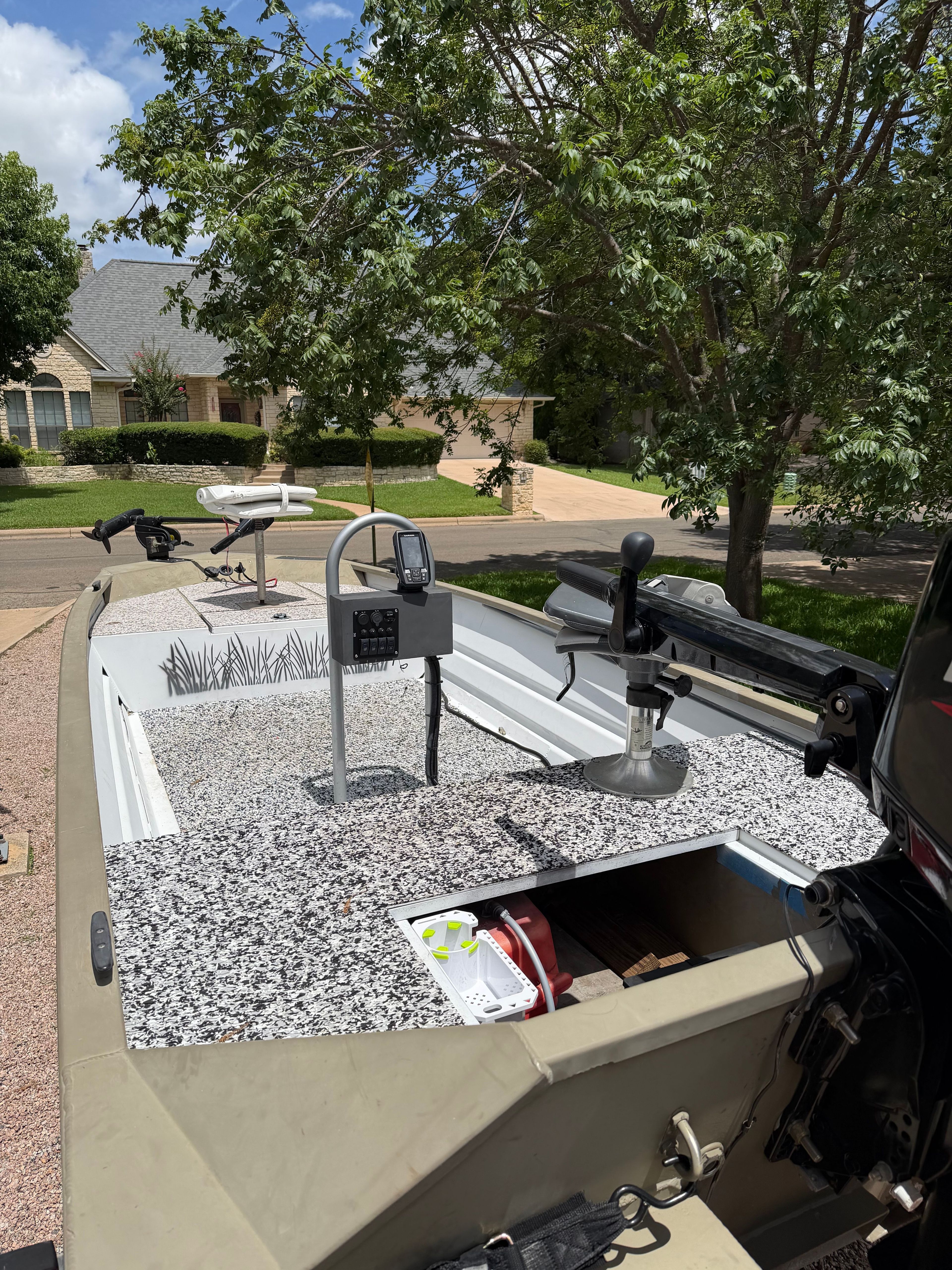 2008 Alumacraft Fisherman 160 Tiller boat parked in a yard.