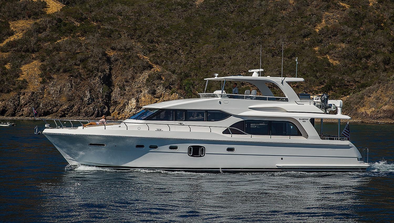 2027 Hampton 650 Pilothouse