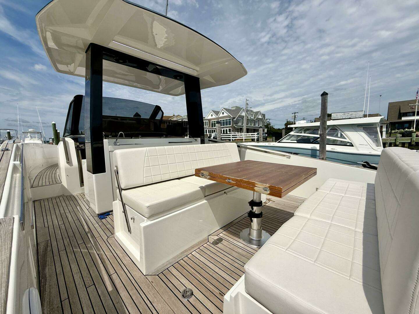 2023 Astondoa 377 Coupe Outboard - Image 18